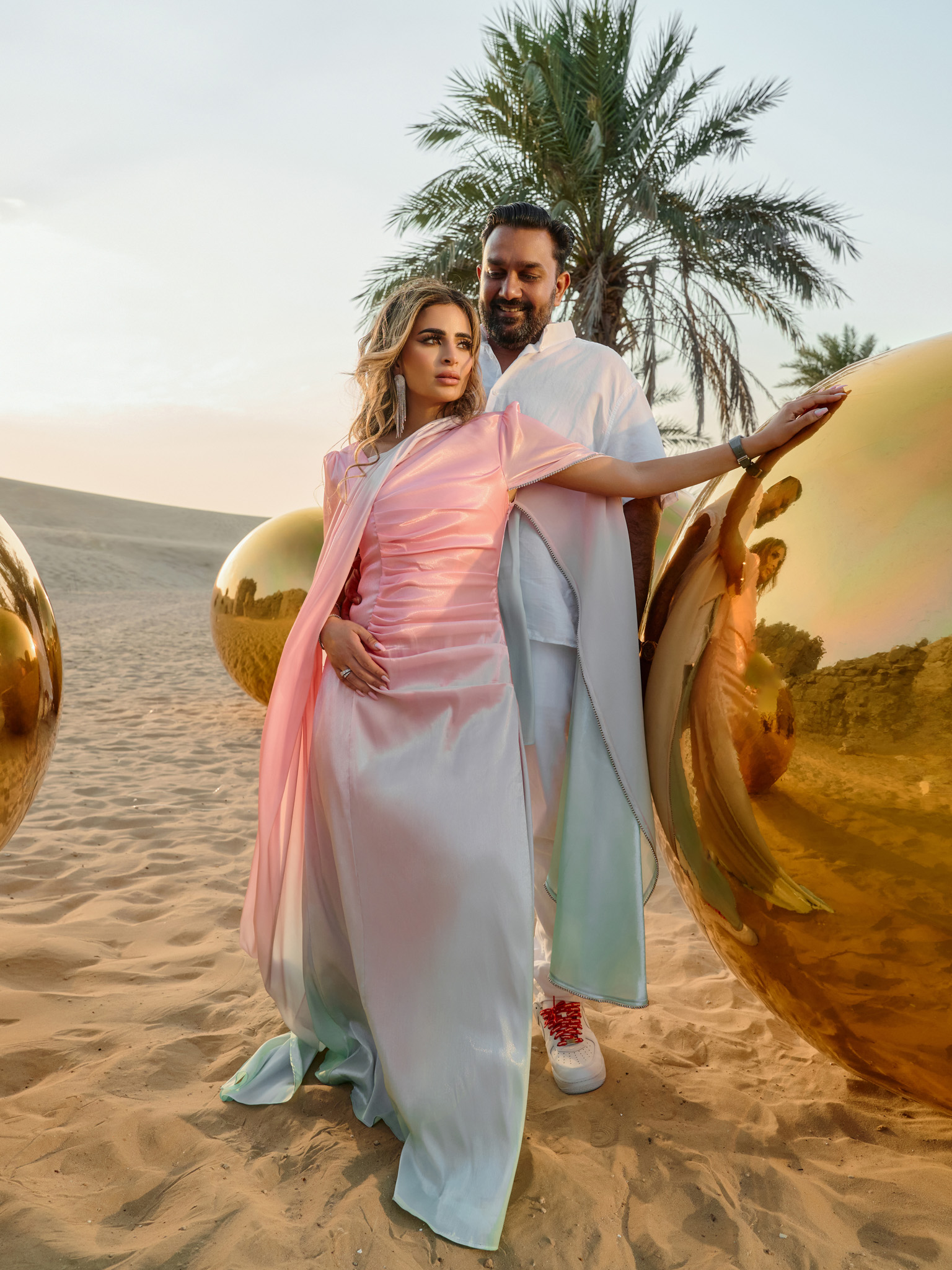 فستان ماكسي بياقة غير متماثلة ومزين بأحجار الراين على الأكمام