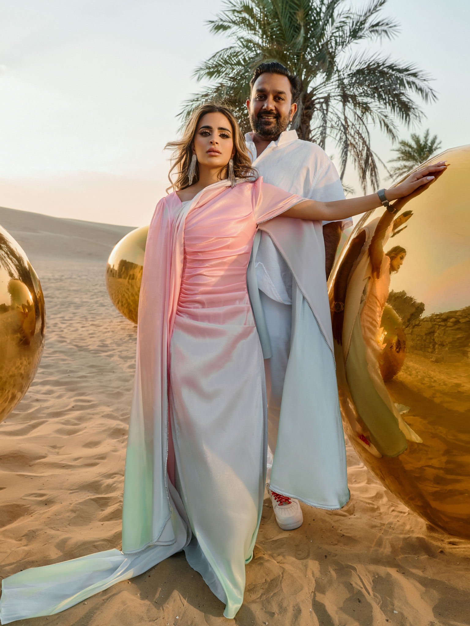 فستان ماكسي بياقة غير متماثلة ومزين بأحجار الراين على الأكمام