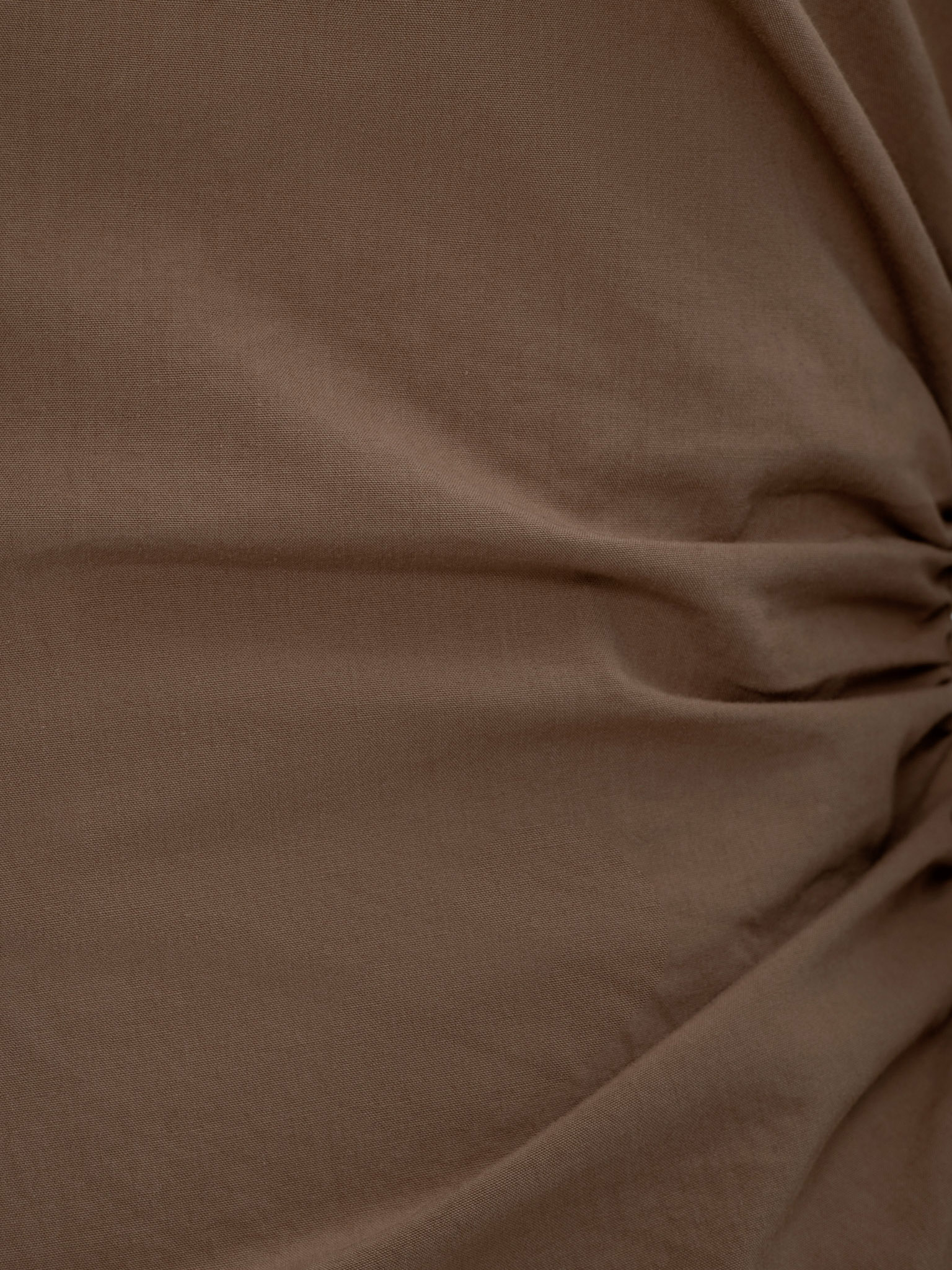 Fitted shirt with side gathers