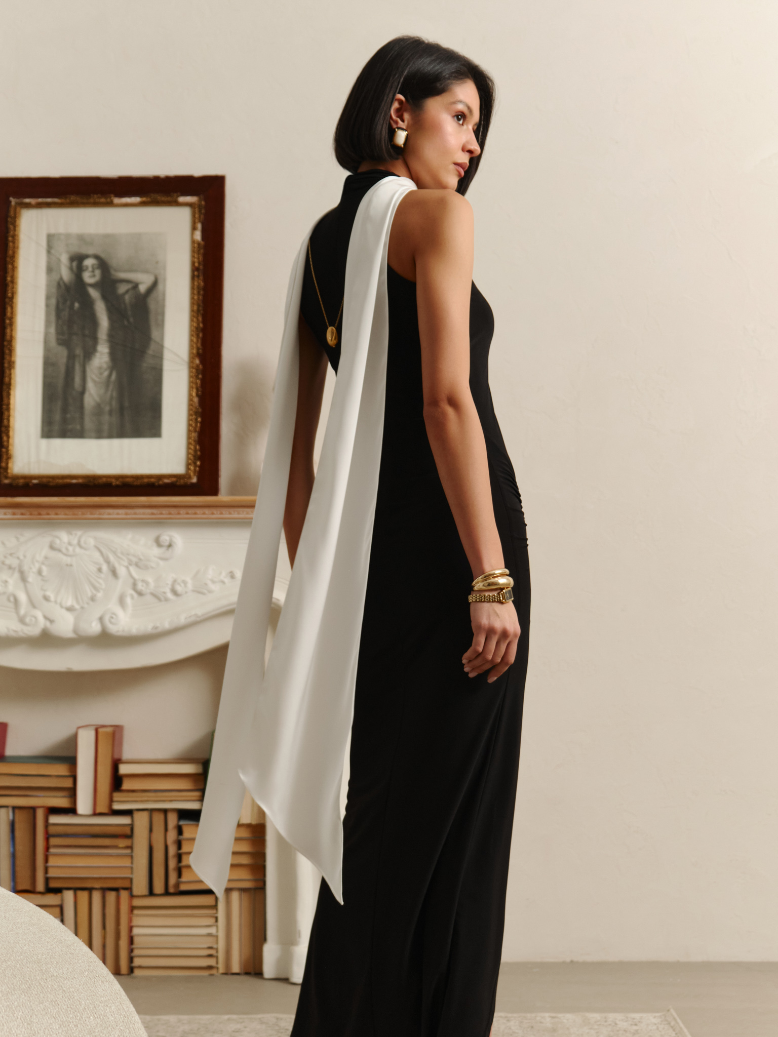 Jersey maxi dress with halter collar and gathers at the front