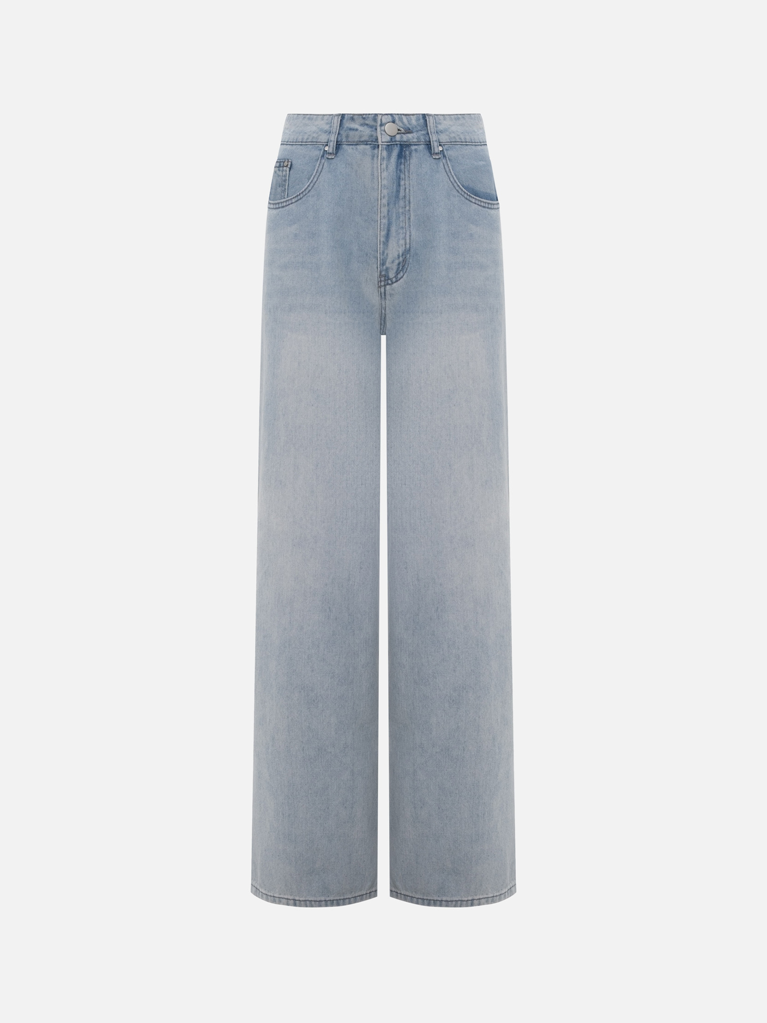 Loose jeans with distressed accent on the thighs