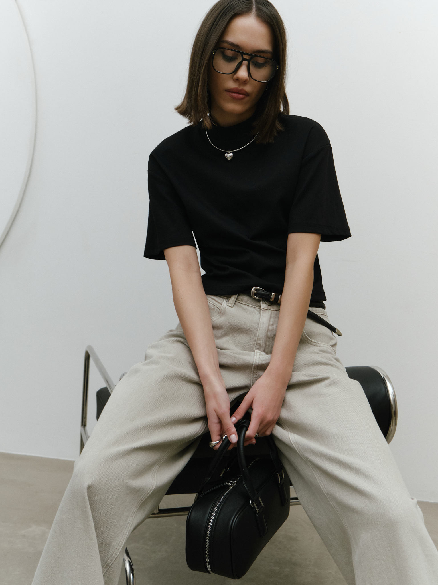 Cropped T-shirt with V-shaped insert on the back