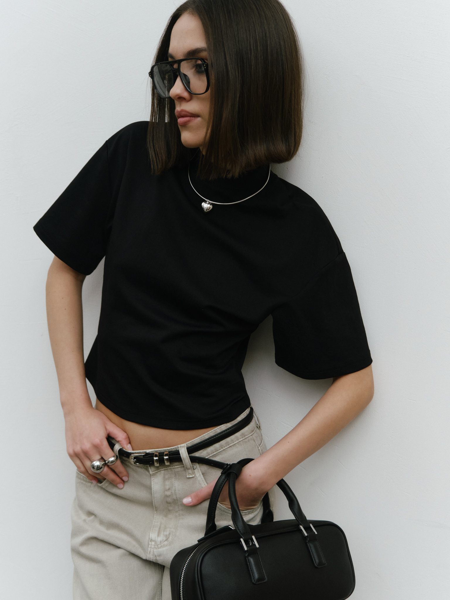 Cropped T-shirt with V-shaped insert on the back