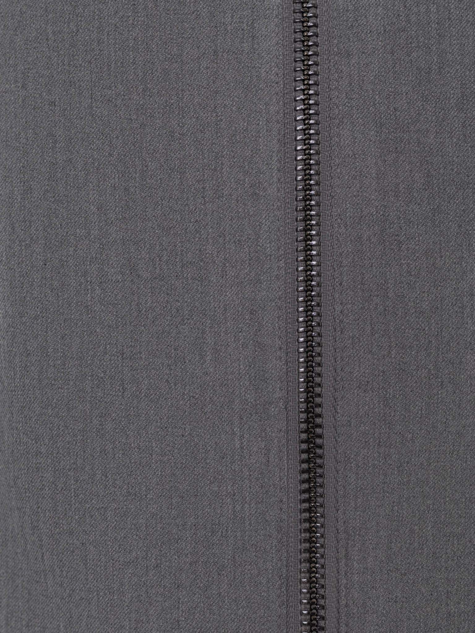 جاكيت قصير بسحاب من القماش الكثيف