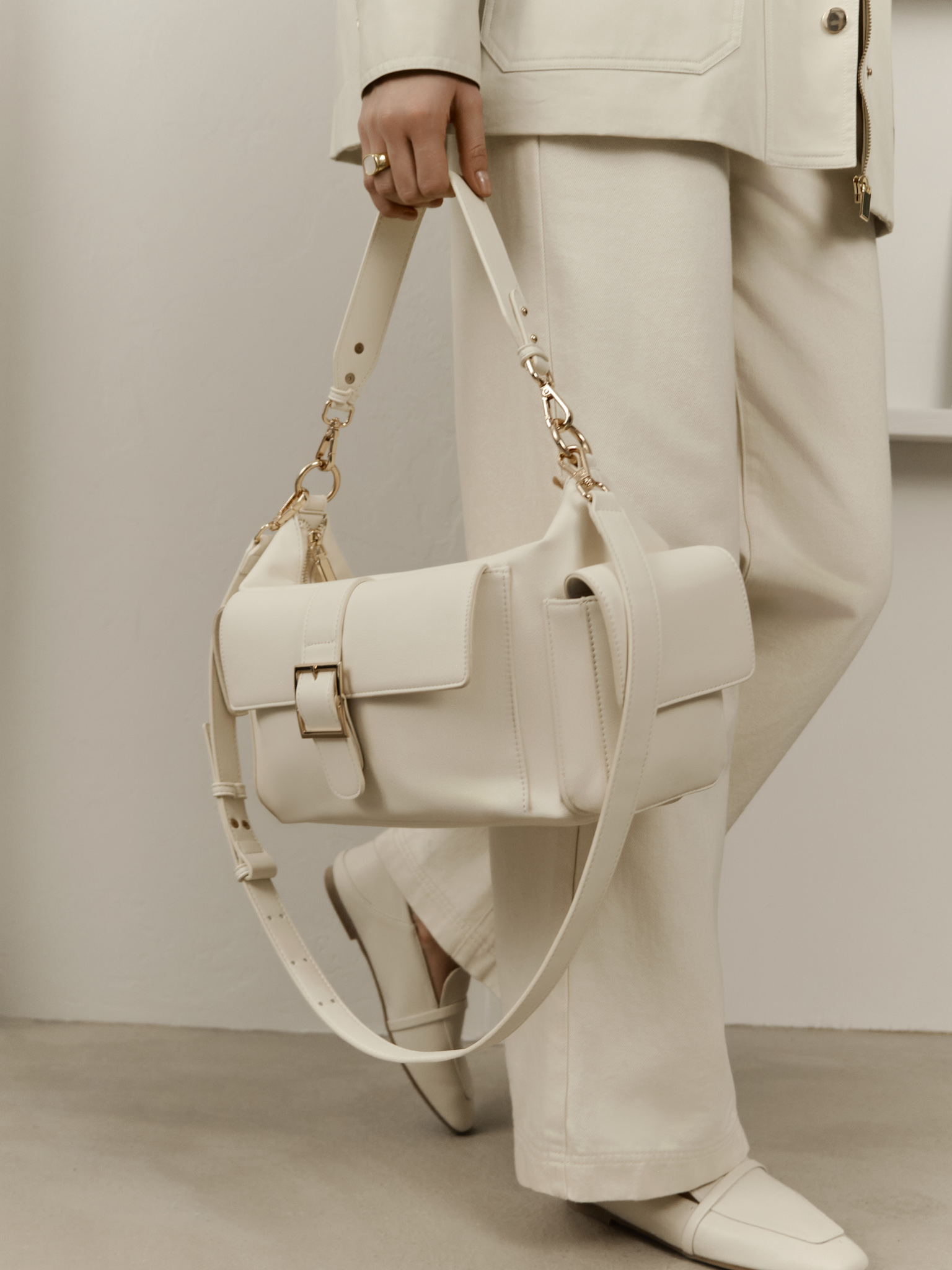 Rectangular bag with large pockets