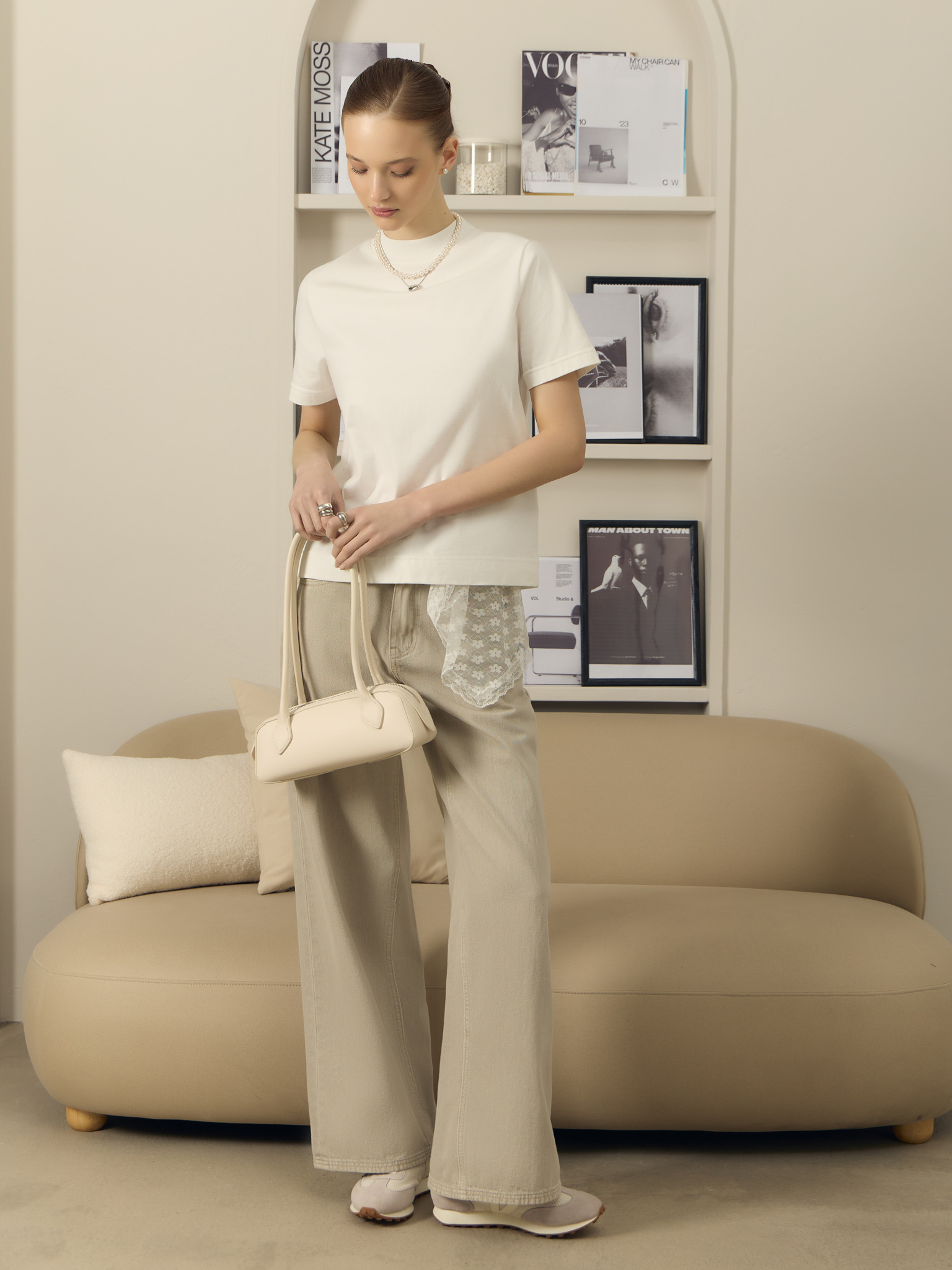 Loose T-shirt with wide collar