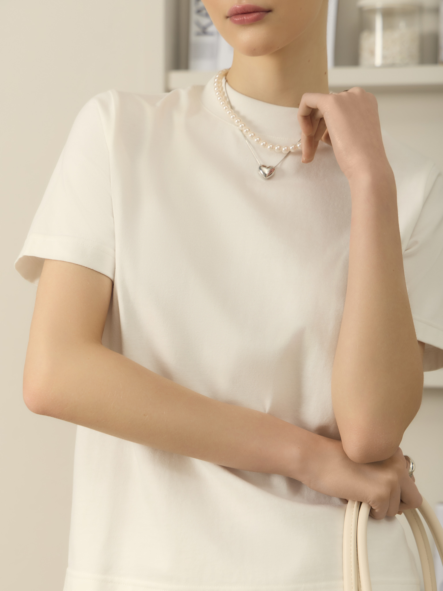 Loose T-shirt with wide collar
