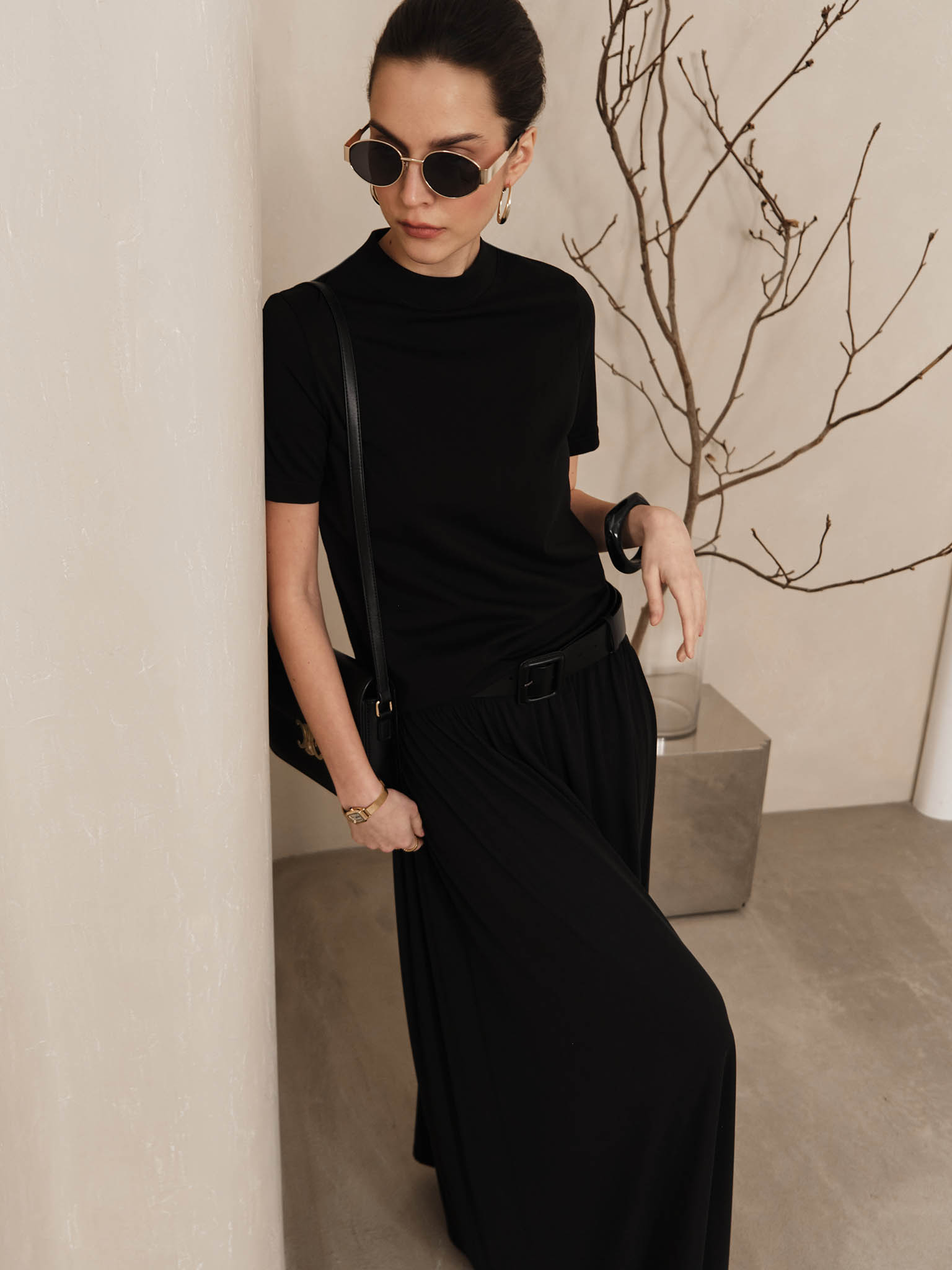 Loose T-shirt with wide collar