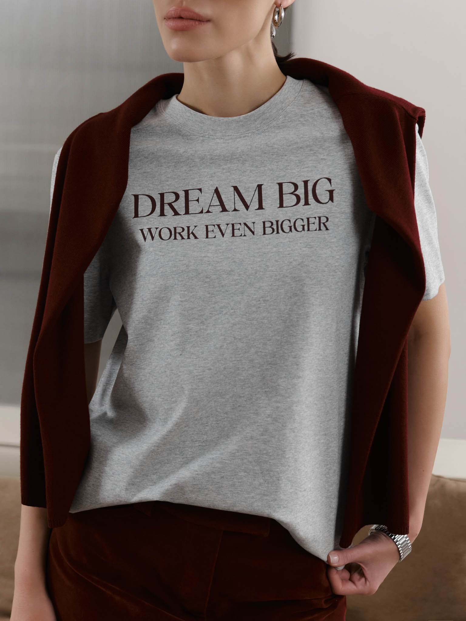 Straight T-shirt with lettering on the chest