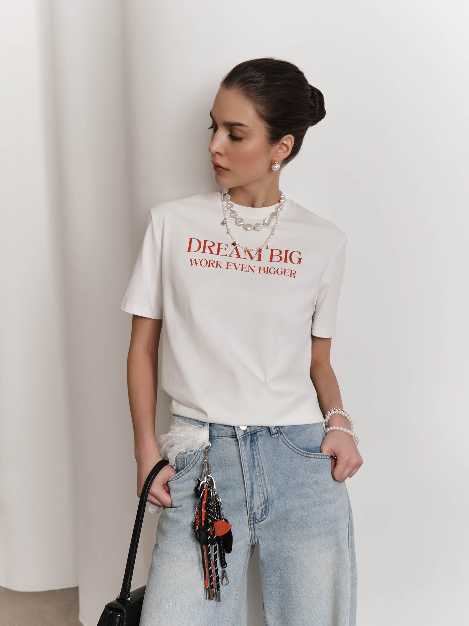 Straight T-shirt with lettering on the chest