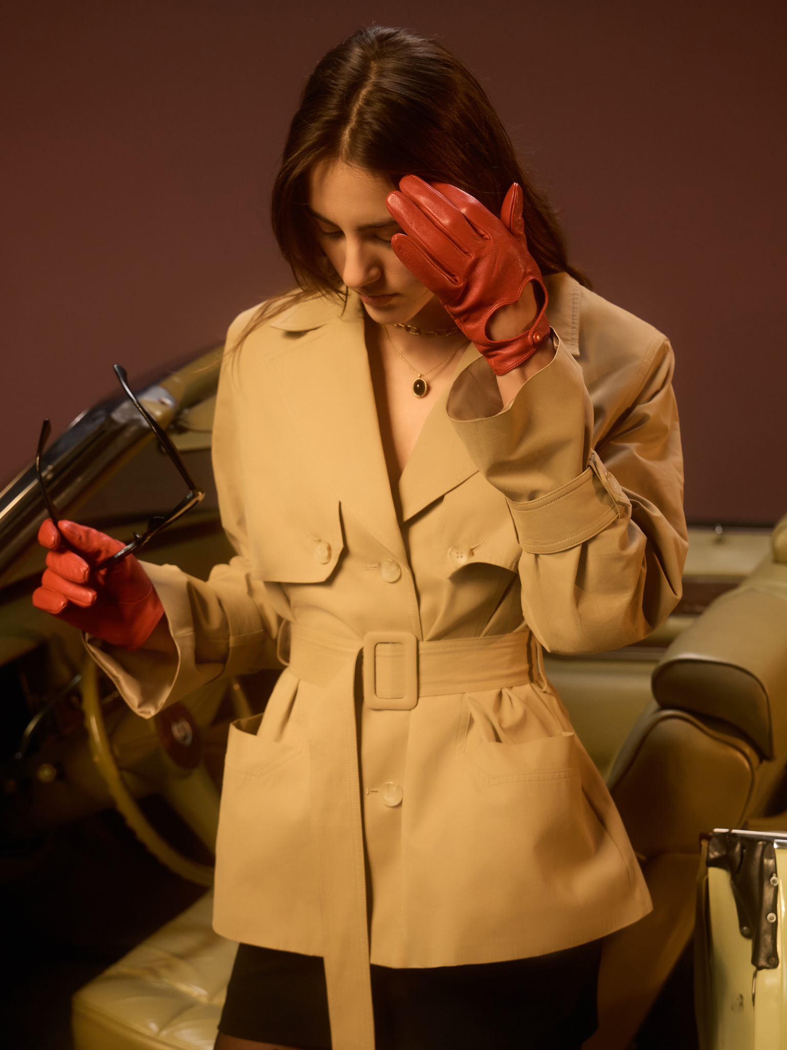 Short trench coat with wide belt