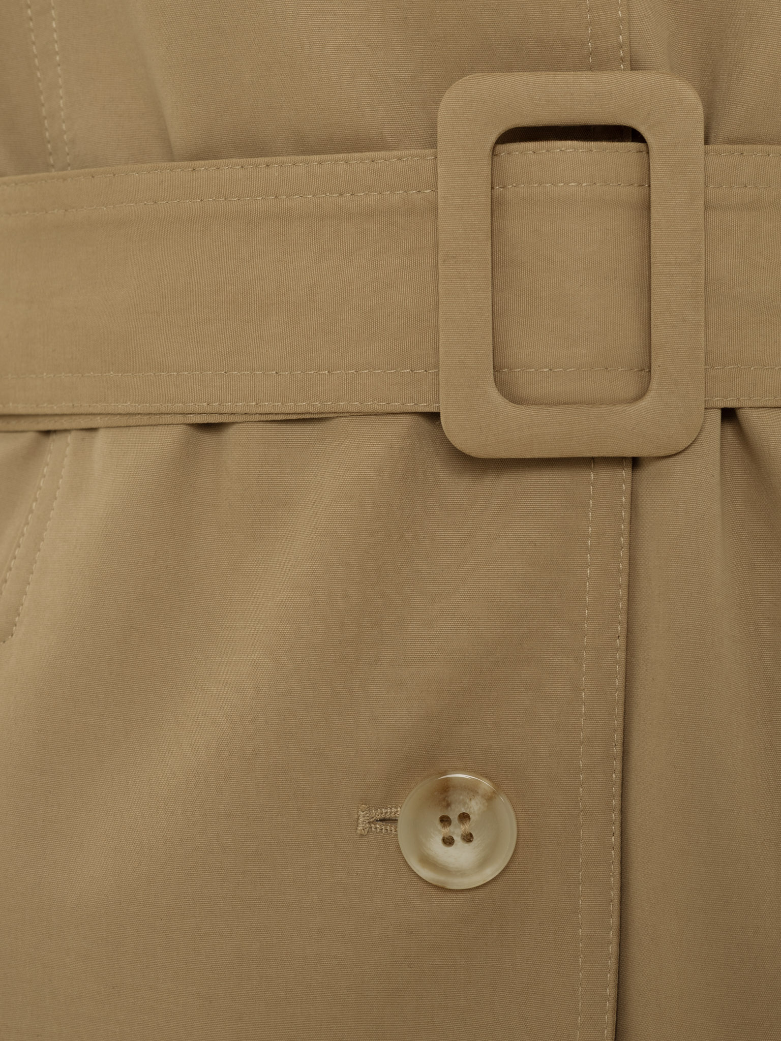 Short trench coat with wide belt