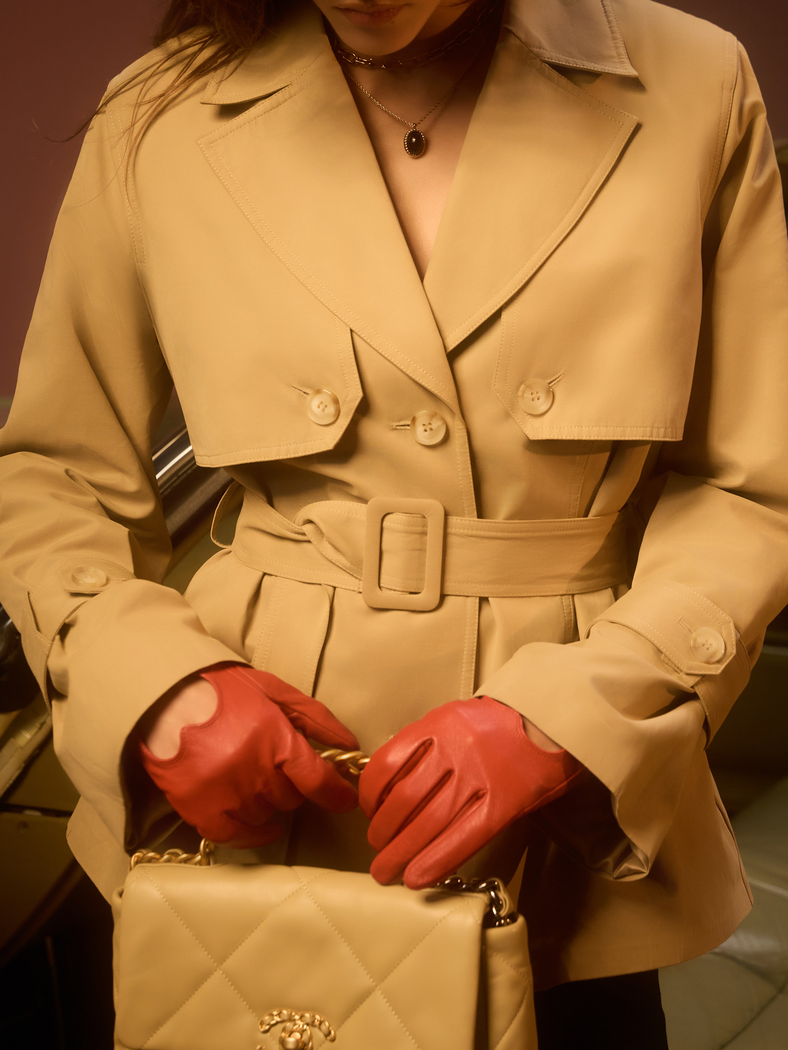 Short trench coat with wide belt