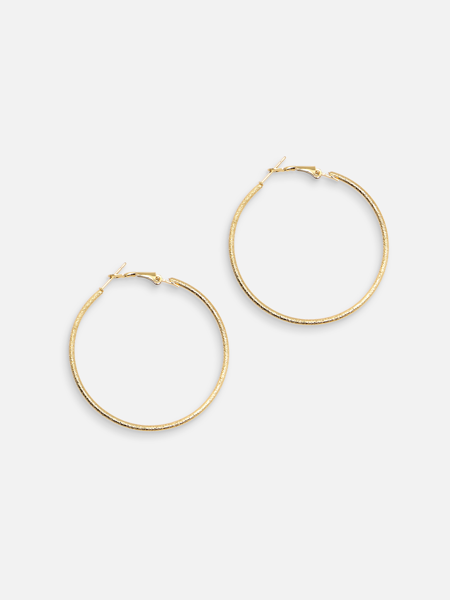 Slim hoop earrings in textured metal