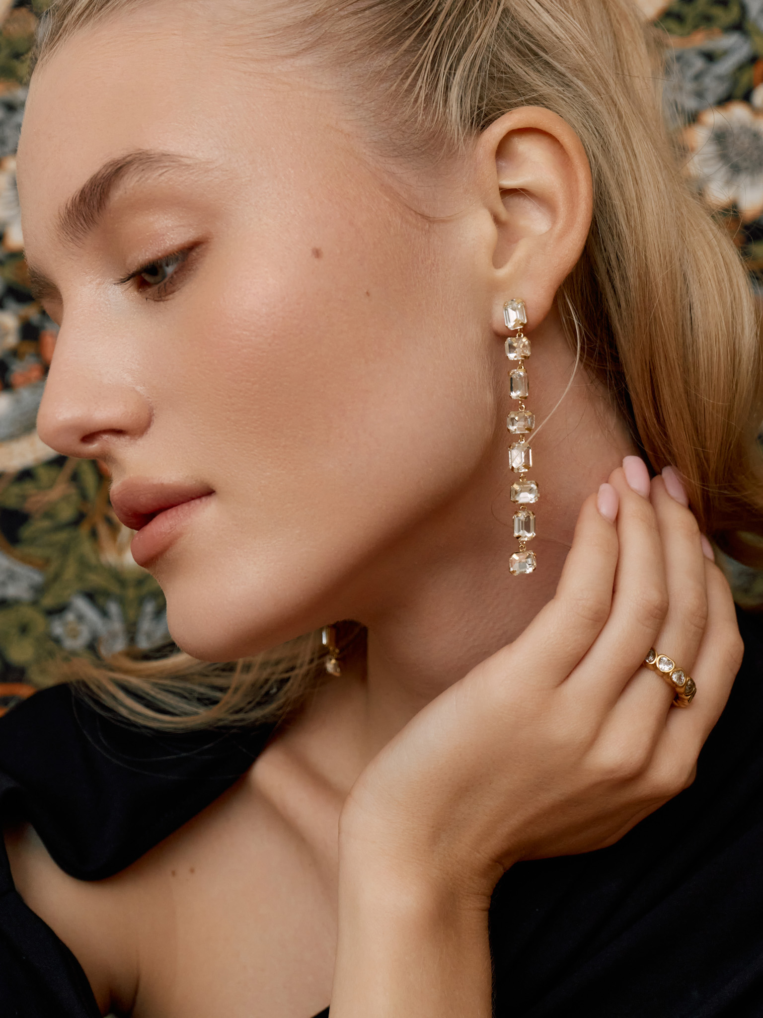 Длинные серьги-пусеты из крупных камней