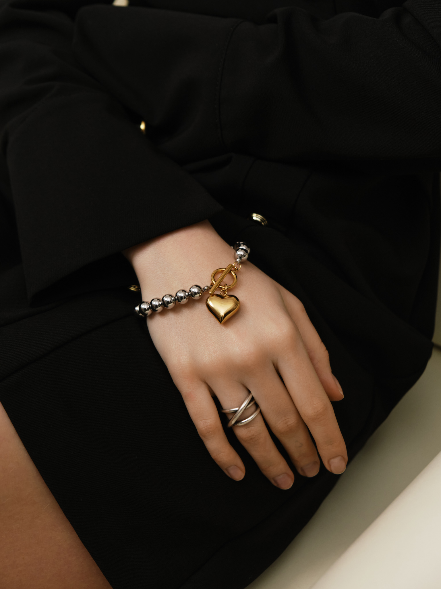 Metal beads bracelet with heart decoration