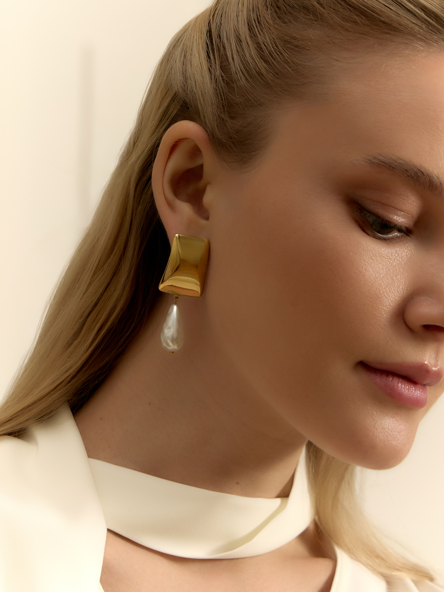 Rectangular earrings with pearls