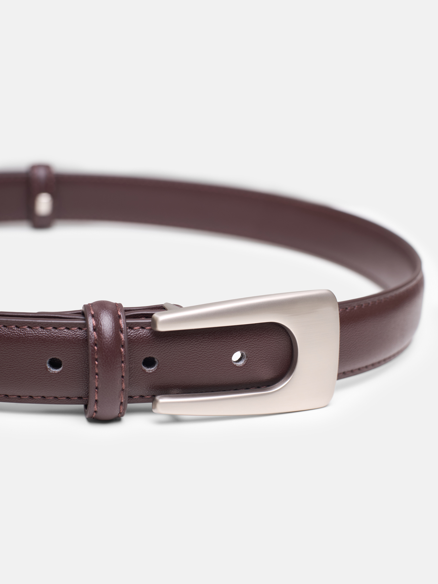 Slim leather belt with matte buckle