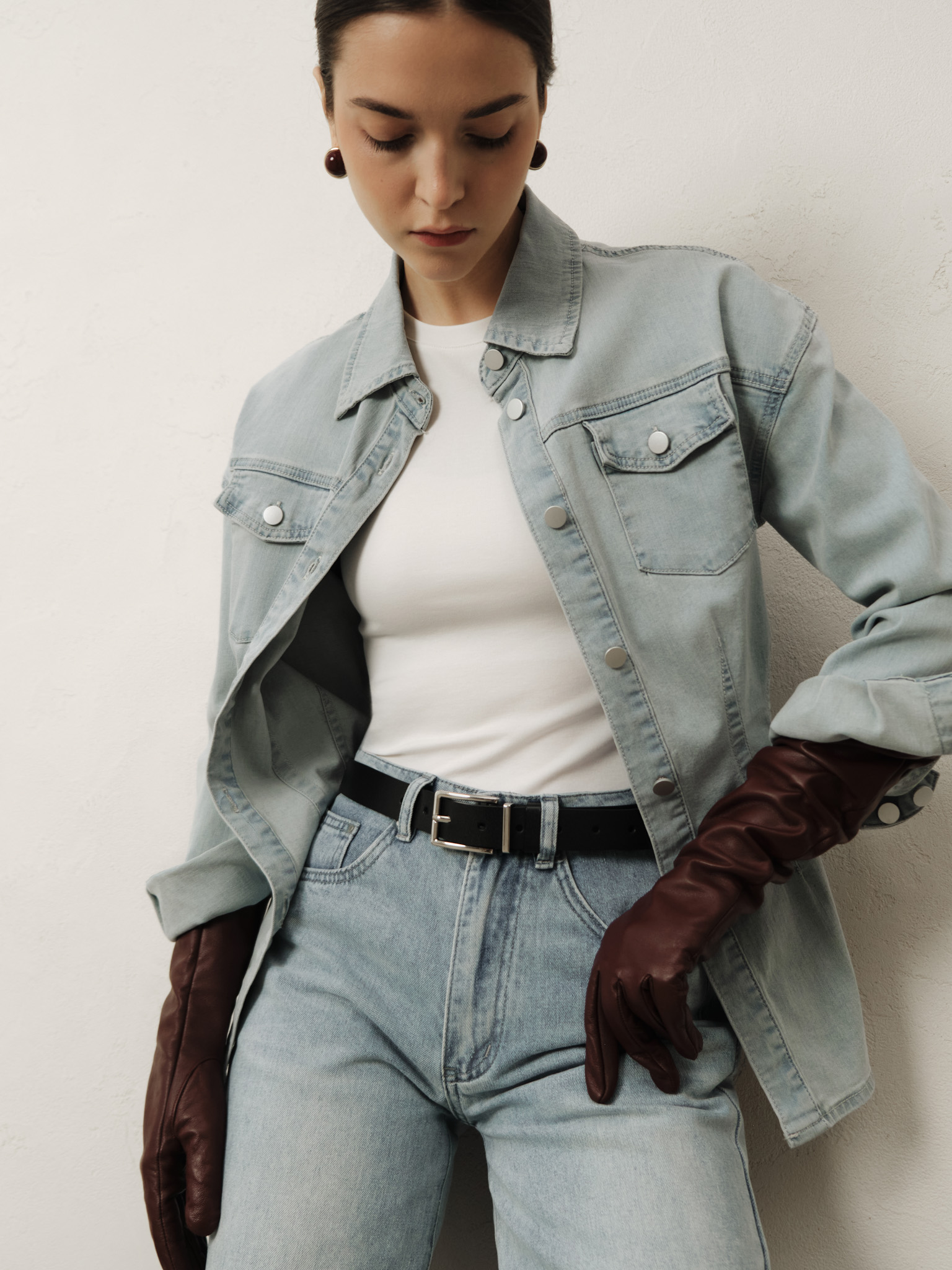 Leather belt with a thin buckle