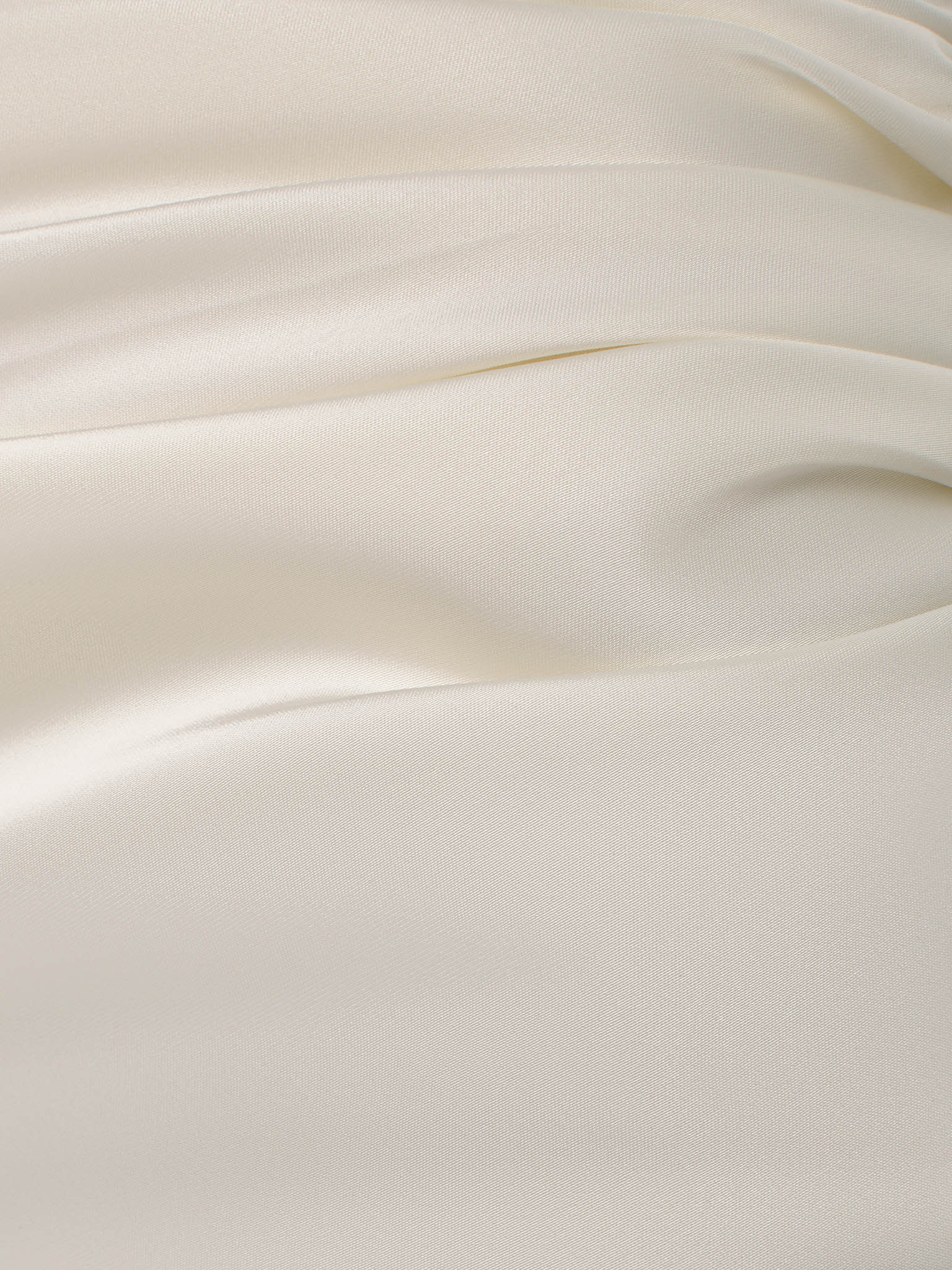 Атласная юбка макси с драпировкой на бедрах