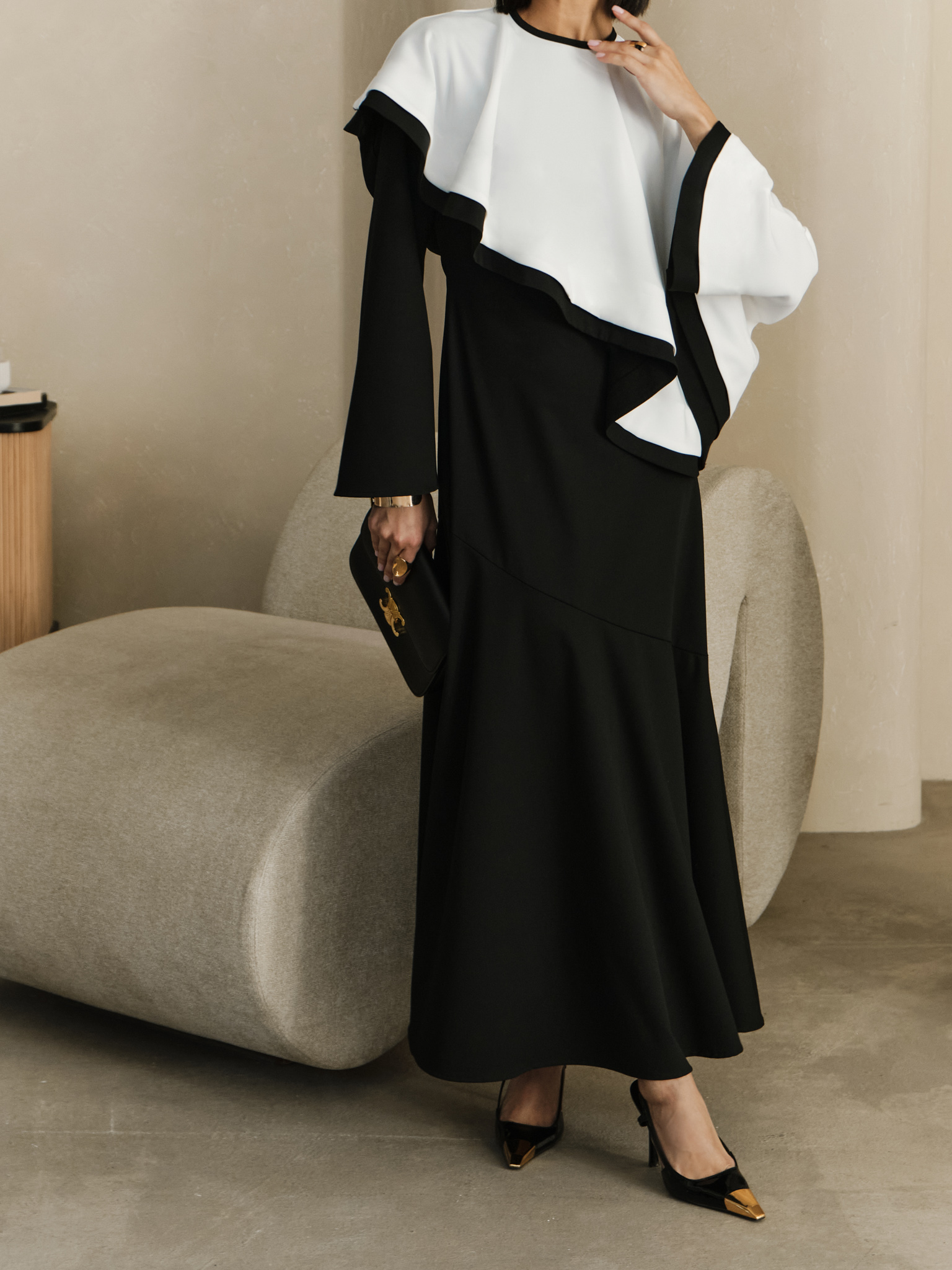 Maxi dress with contrasting cape