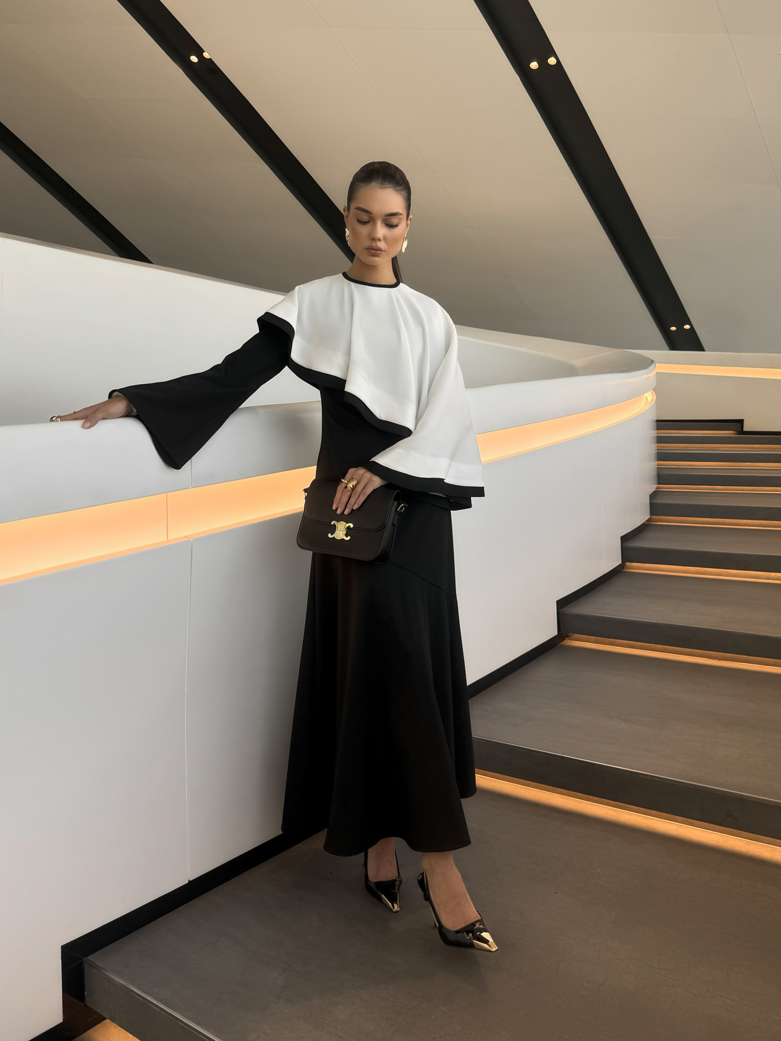 Maxi dress with contrasting cape