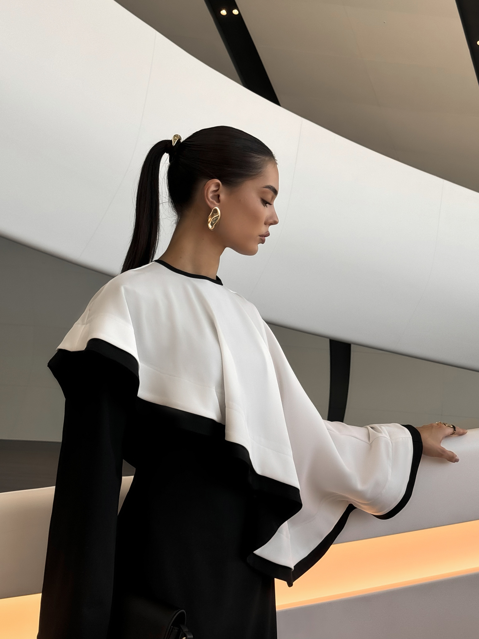 Maxi dress with contrasting cape