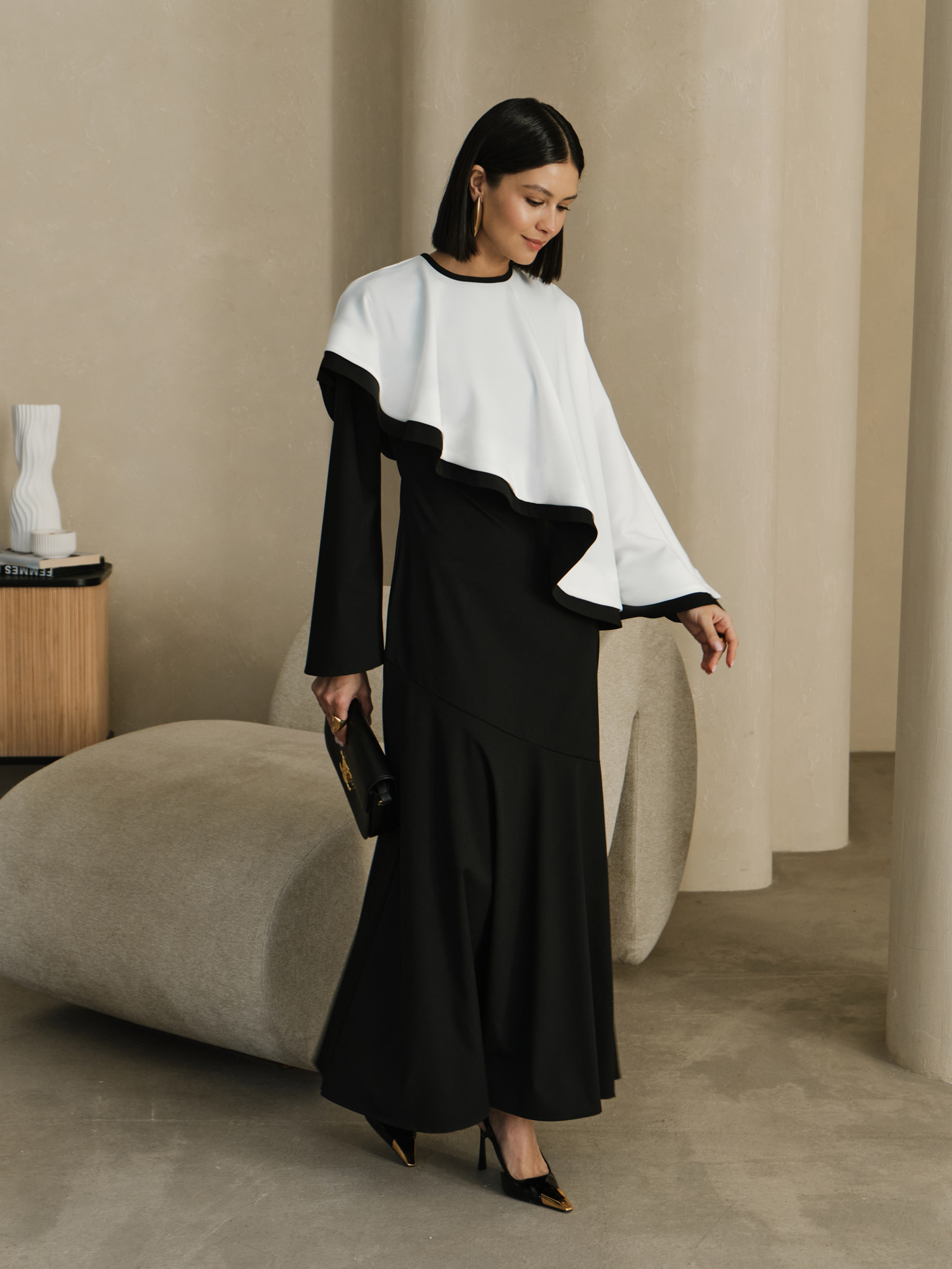 Maxi dress with contrasting cape