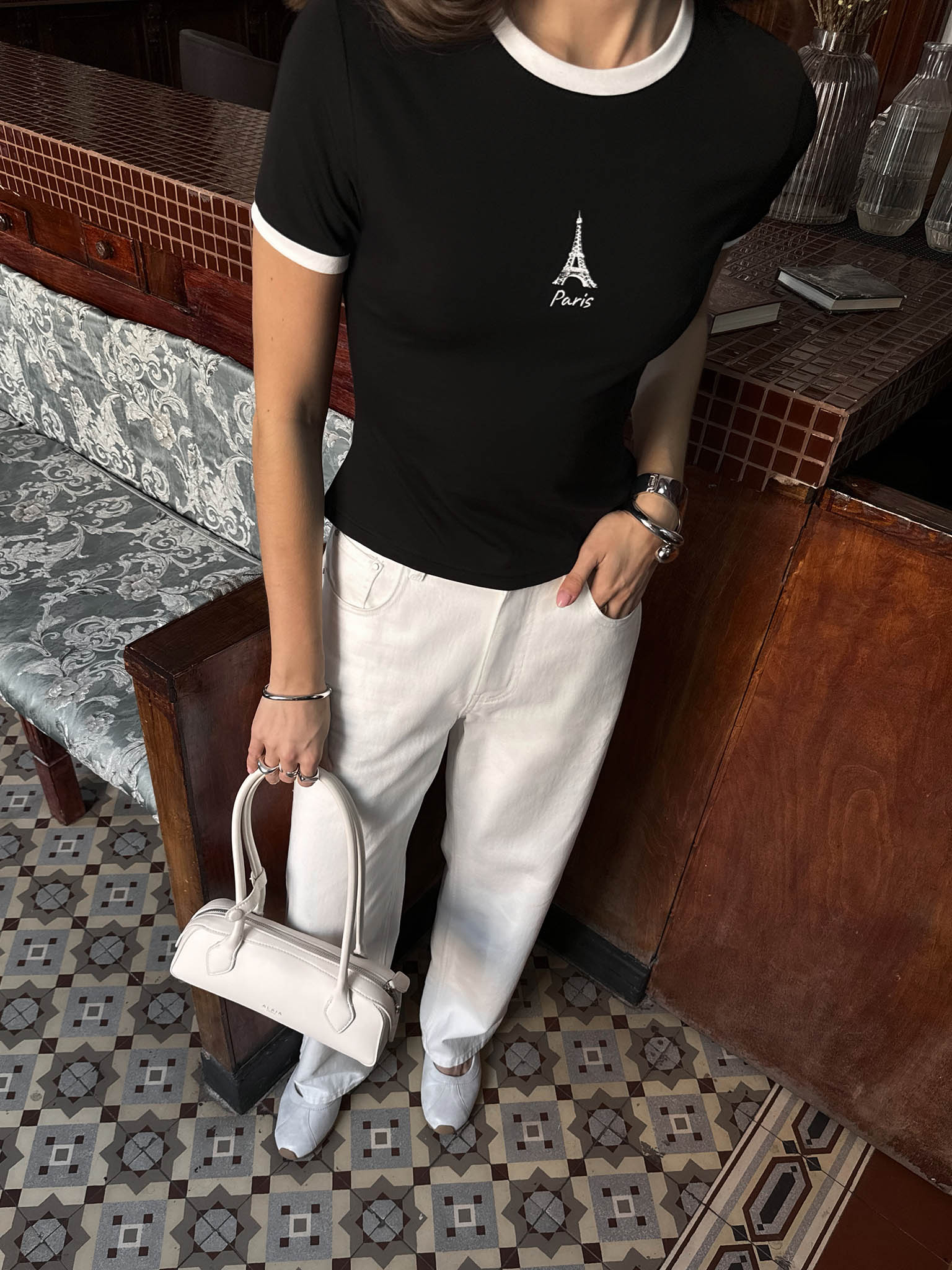 Fitted T-shirt with contrasting edge and a print