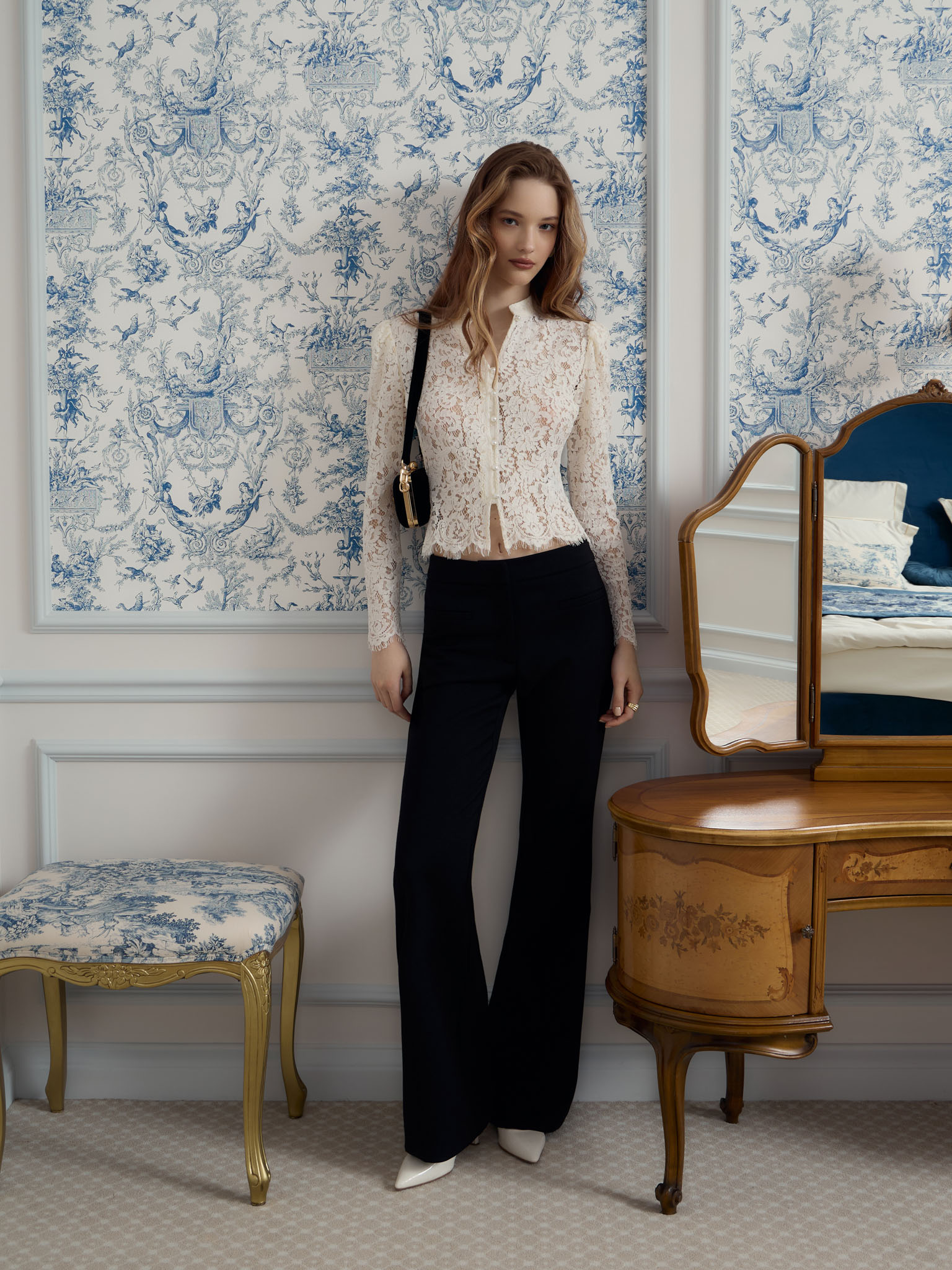 Guipure blouse with pearl buttons