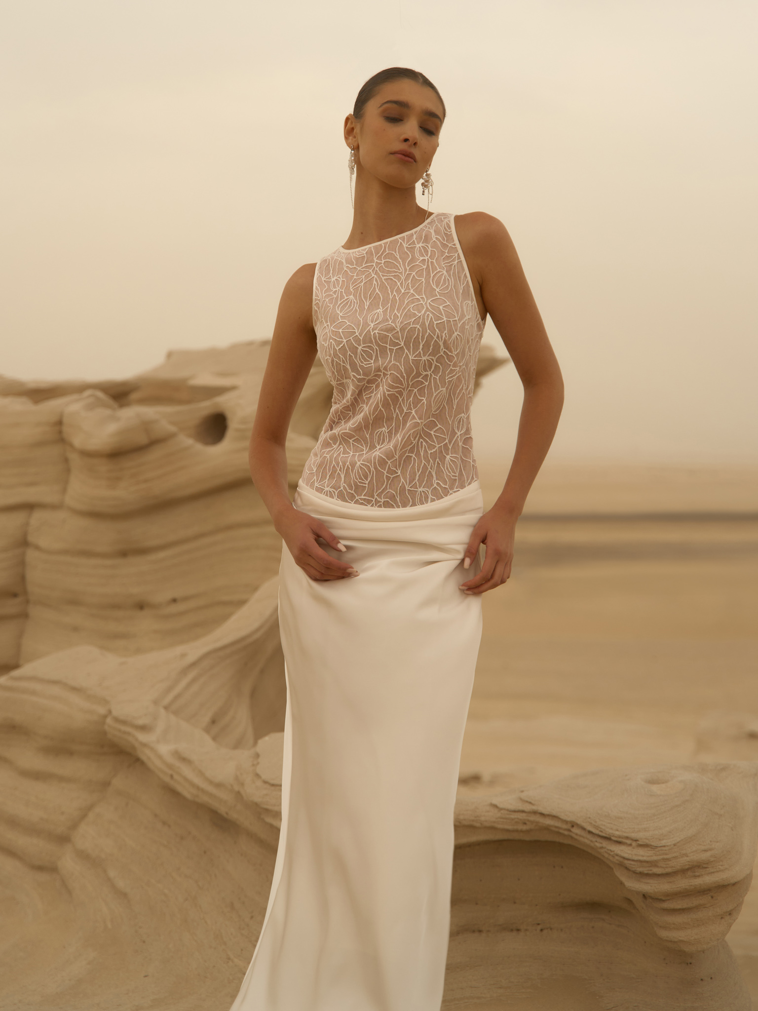 Sleeveless maxi dress with pattern on the bodice