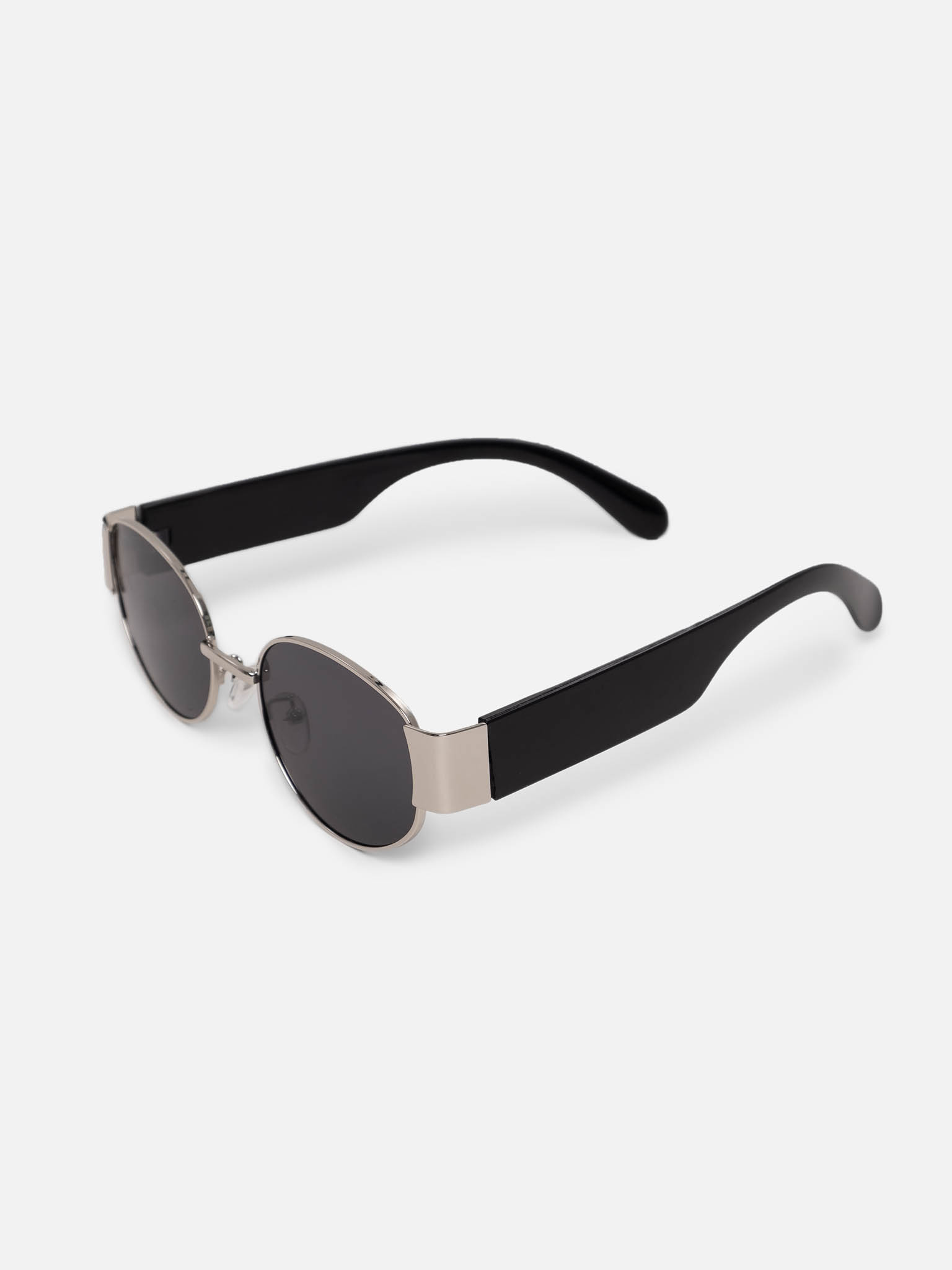 Oval sunglasses with metal frame