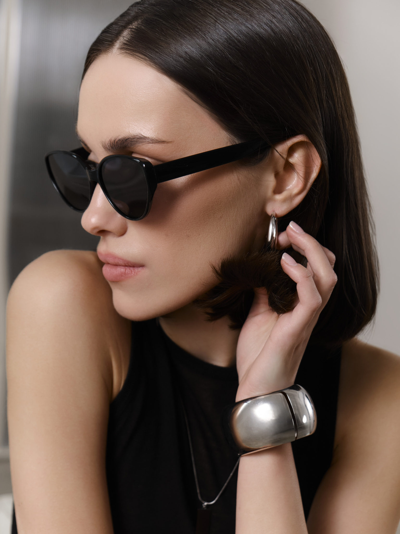 Sunglasses with large lenses