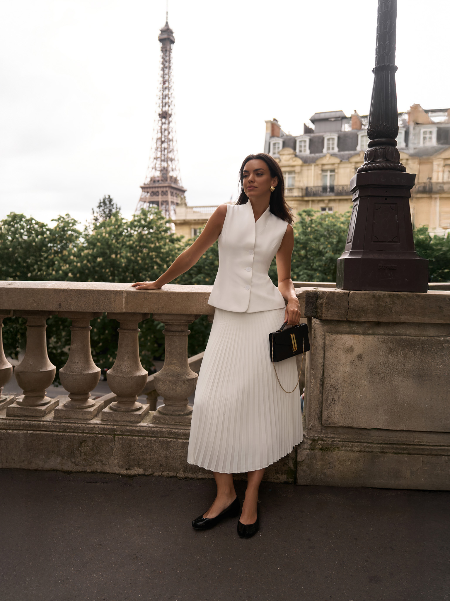 Pleated midi skirt in light fabric