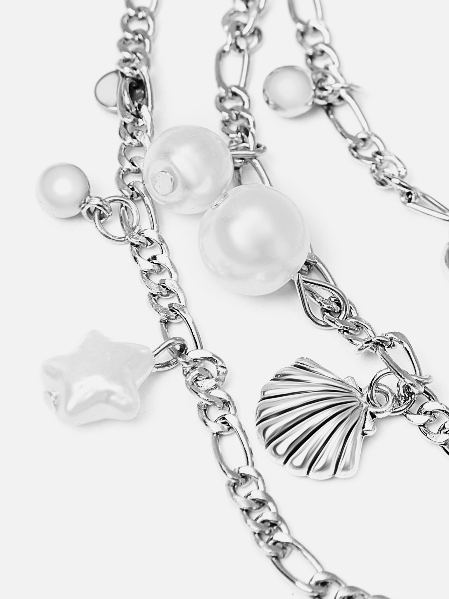Decorative belt with pendant pearls