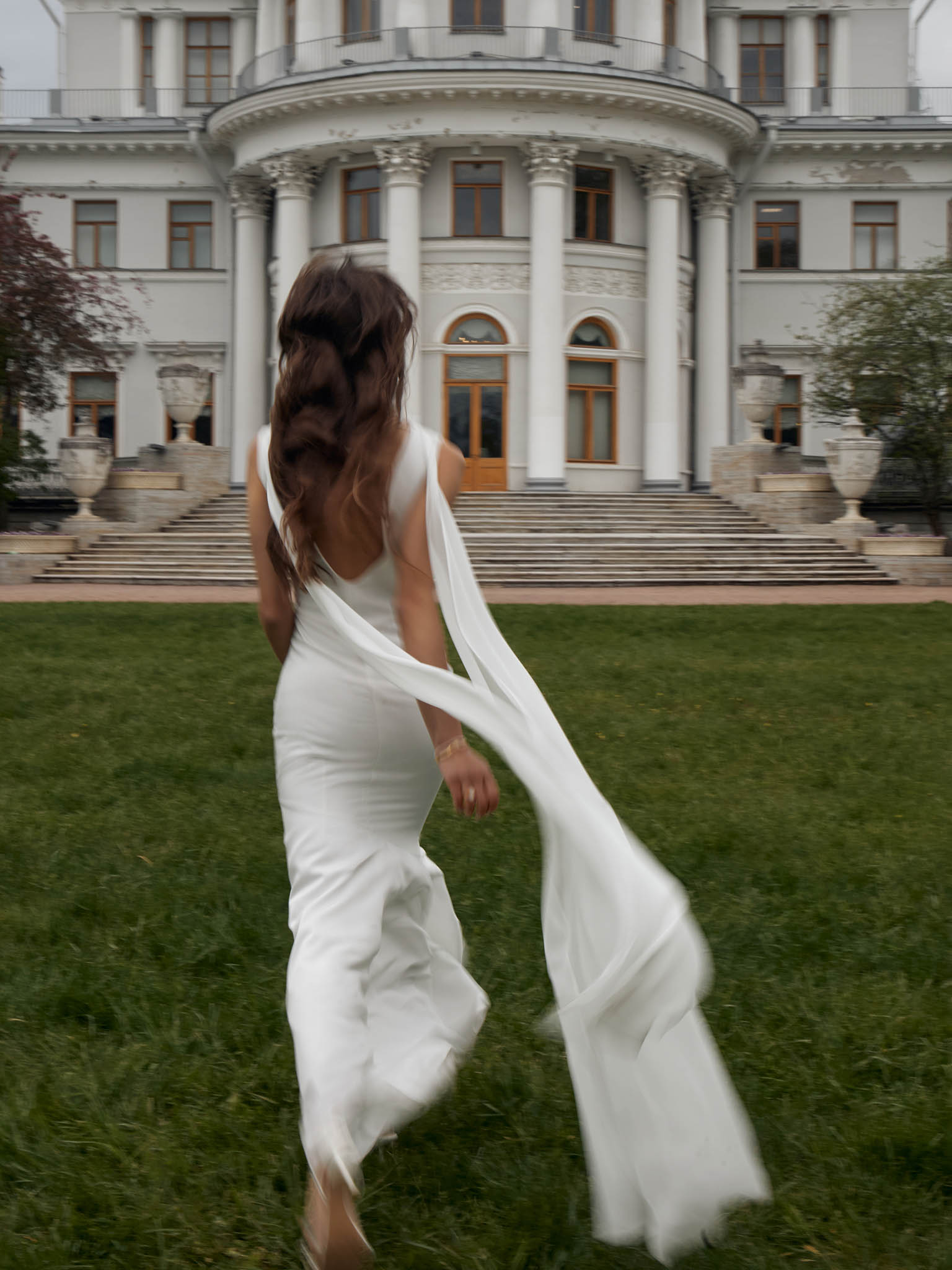Maxi dress with ribbons on the shoulders