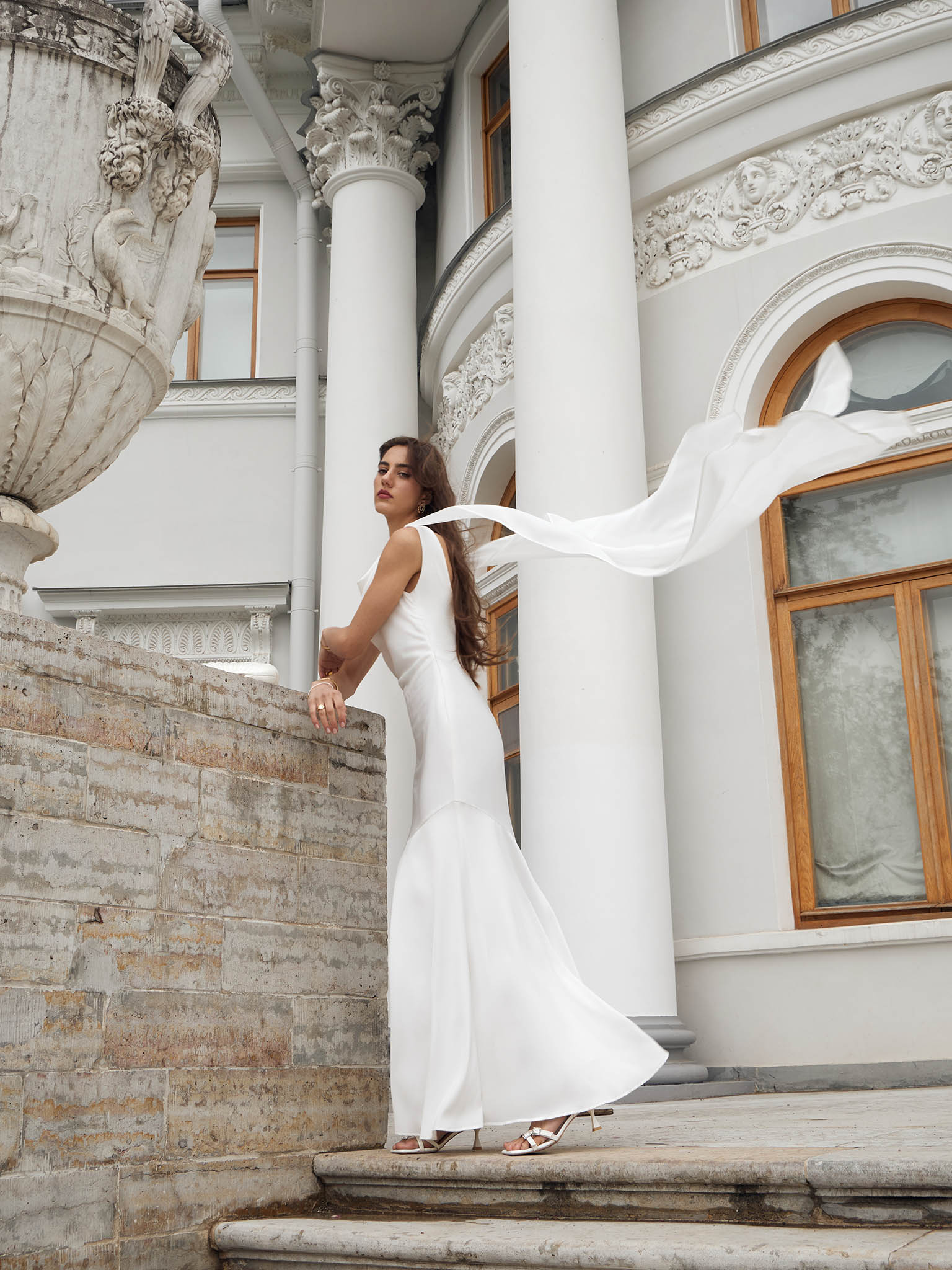 Maxi dress with ribbons on the shoulders