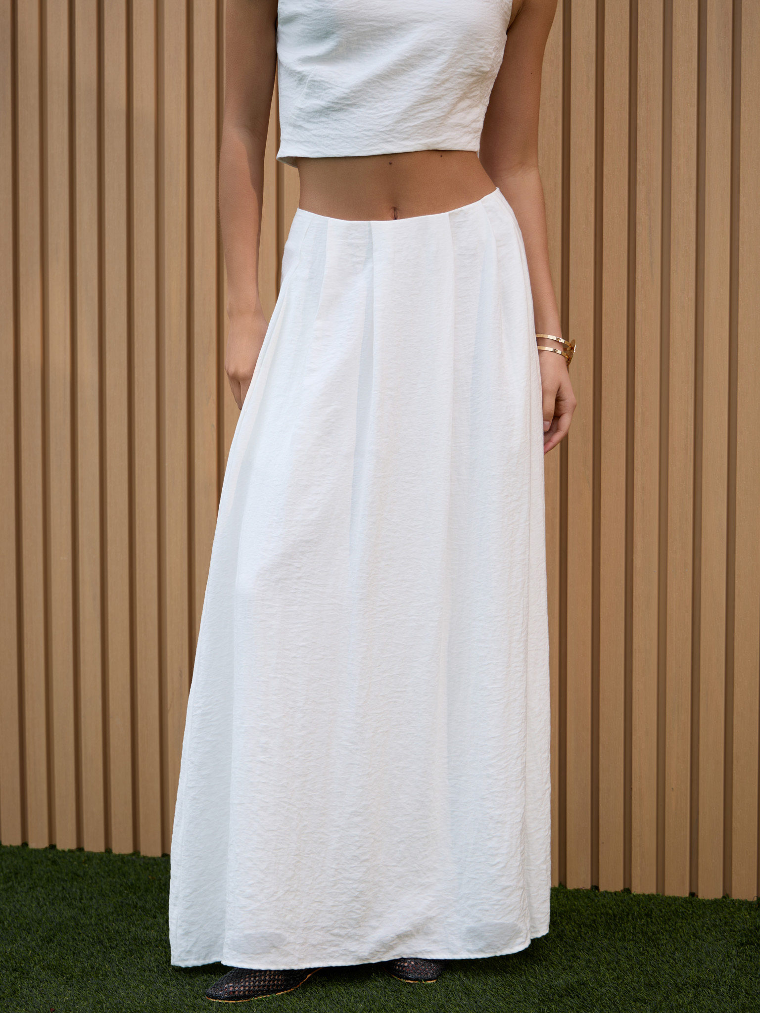 Maxi skirt with waist gathers in crinkle-effect fabric