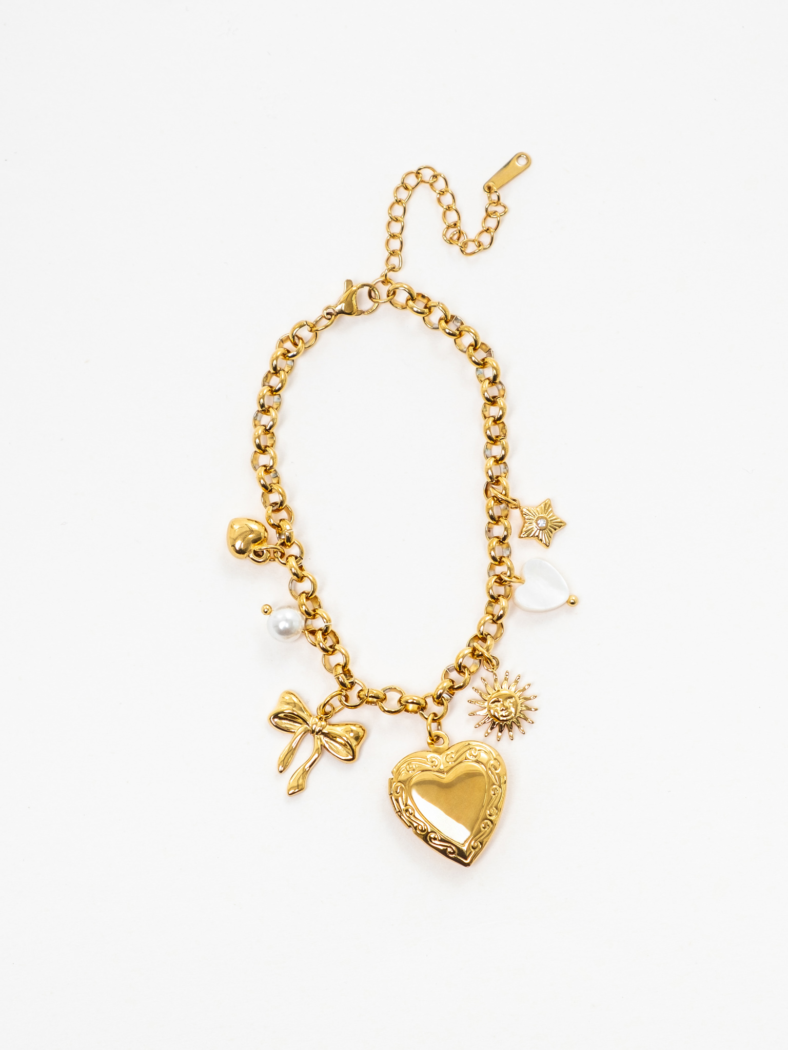 Золотистый браслет с подвесками