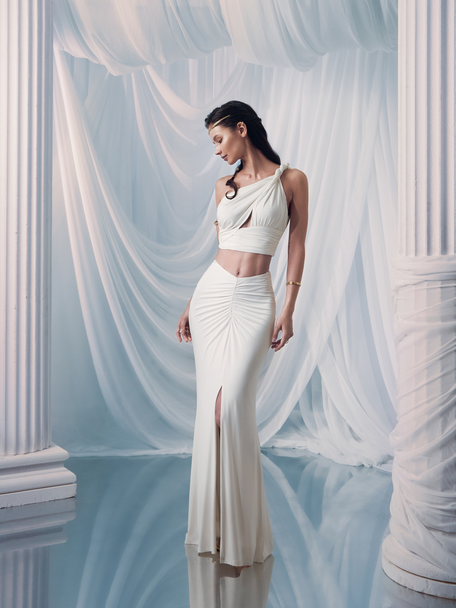 One shoulder jersey top with twisted shoulder strap