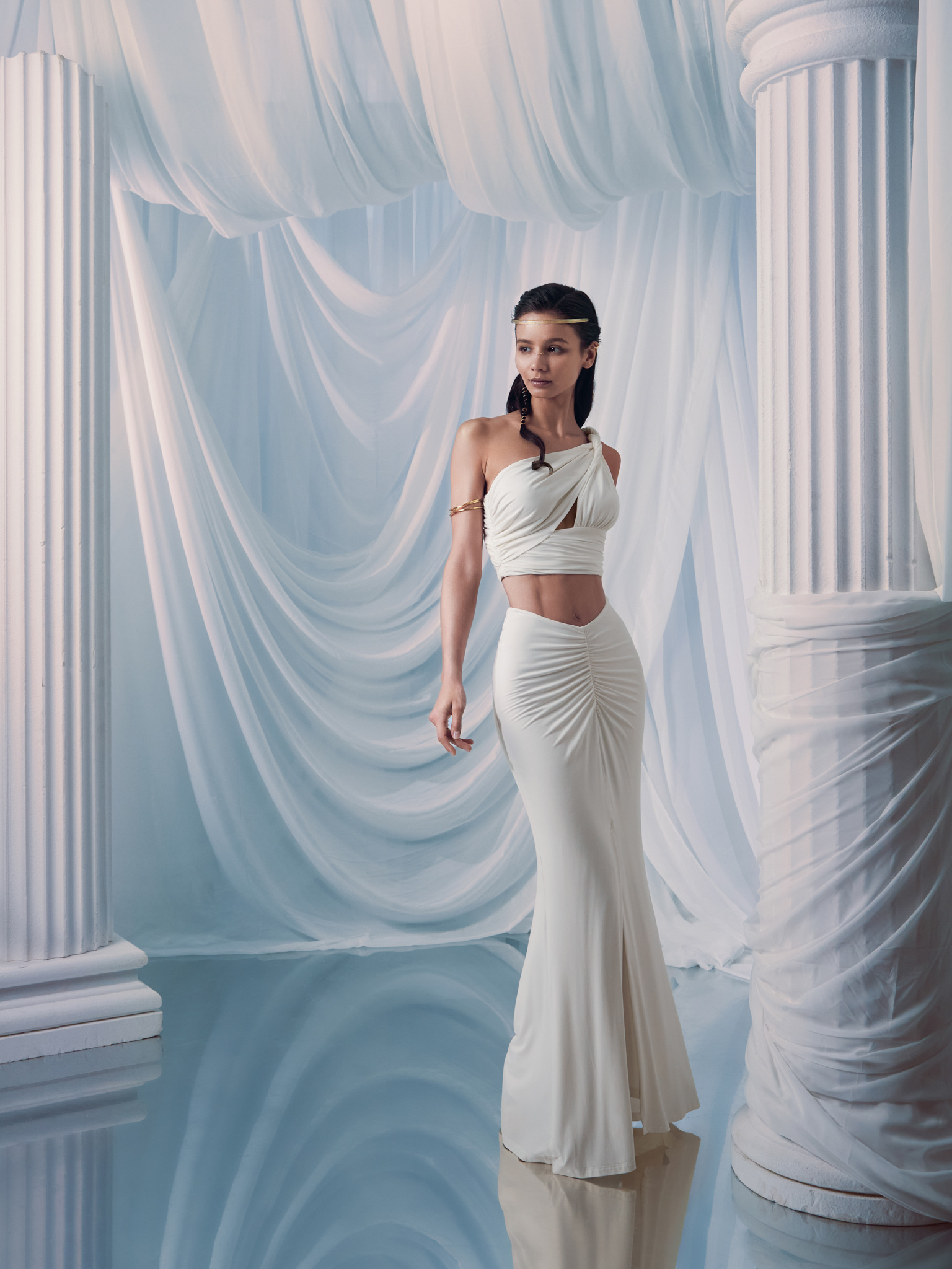 One shoulder jersey top with twisted shoulder strap