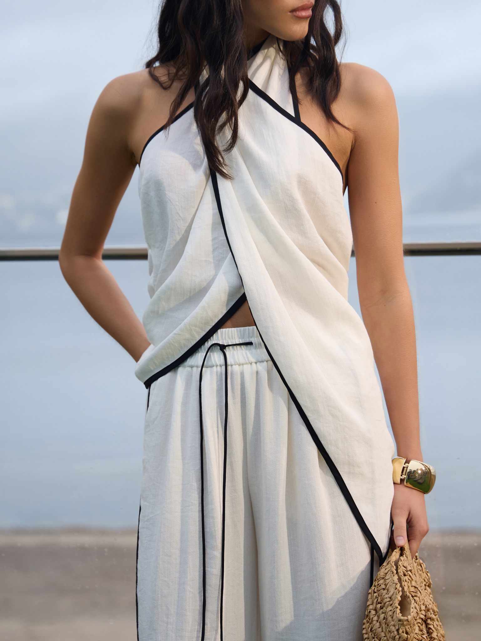 Loose trousers with contrasting edging and waistband