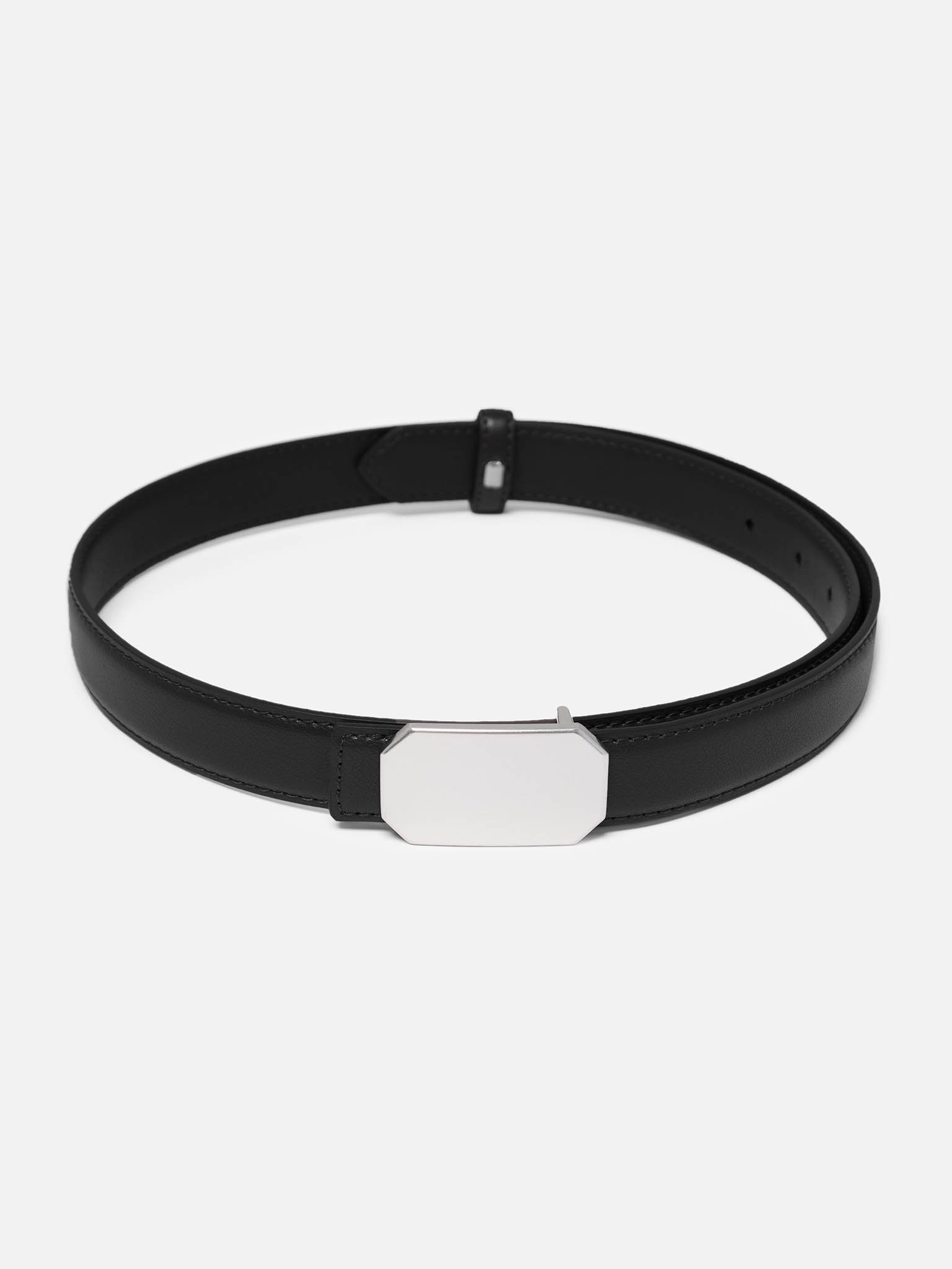 Wide belt with shaped buckle