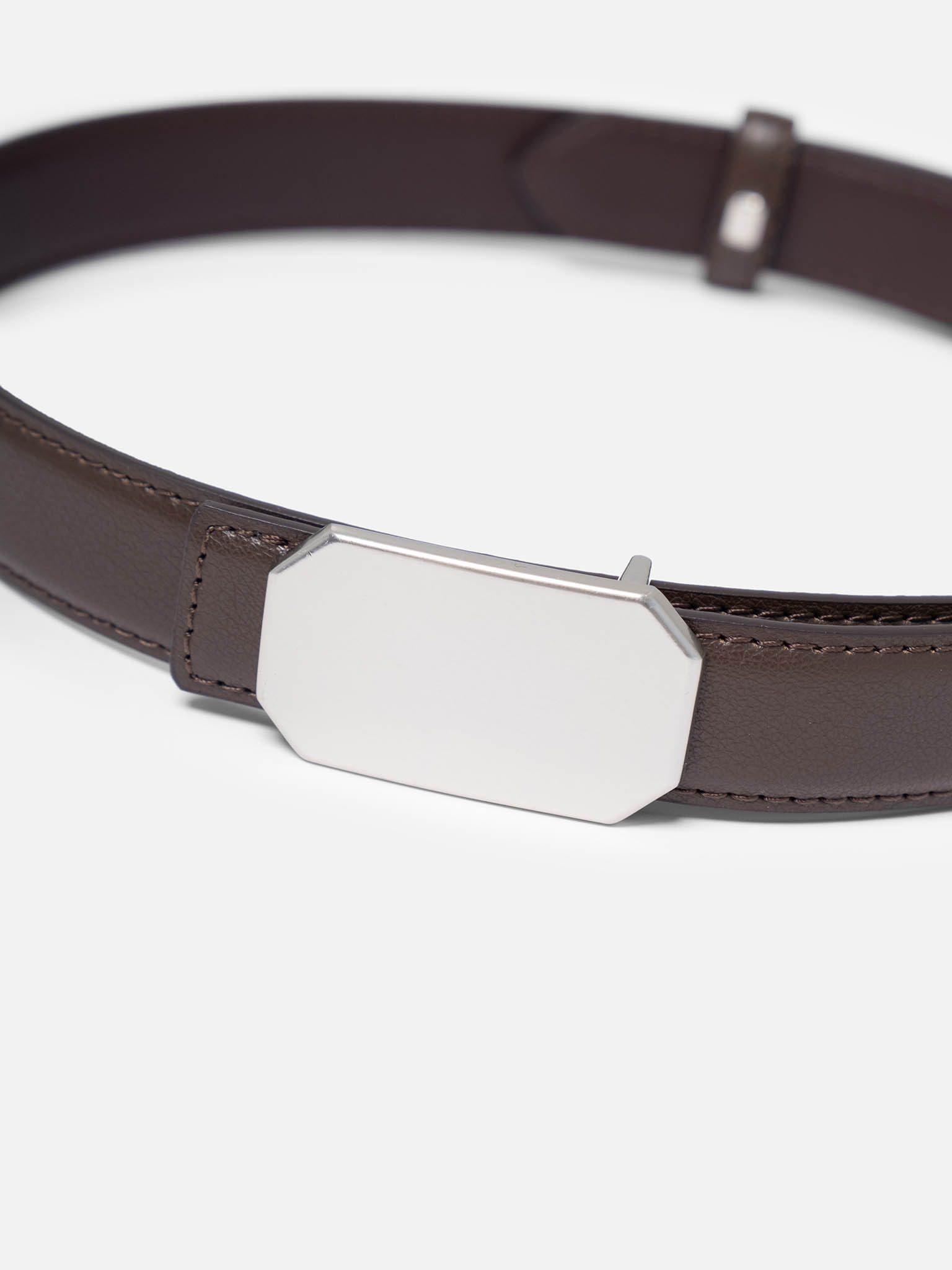 Wide belt with shaped buckle