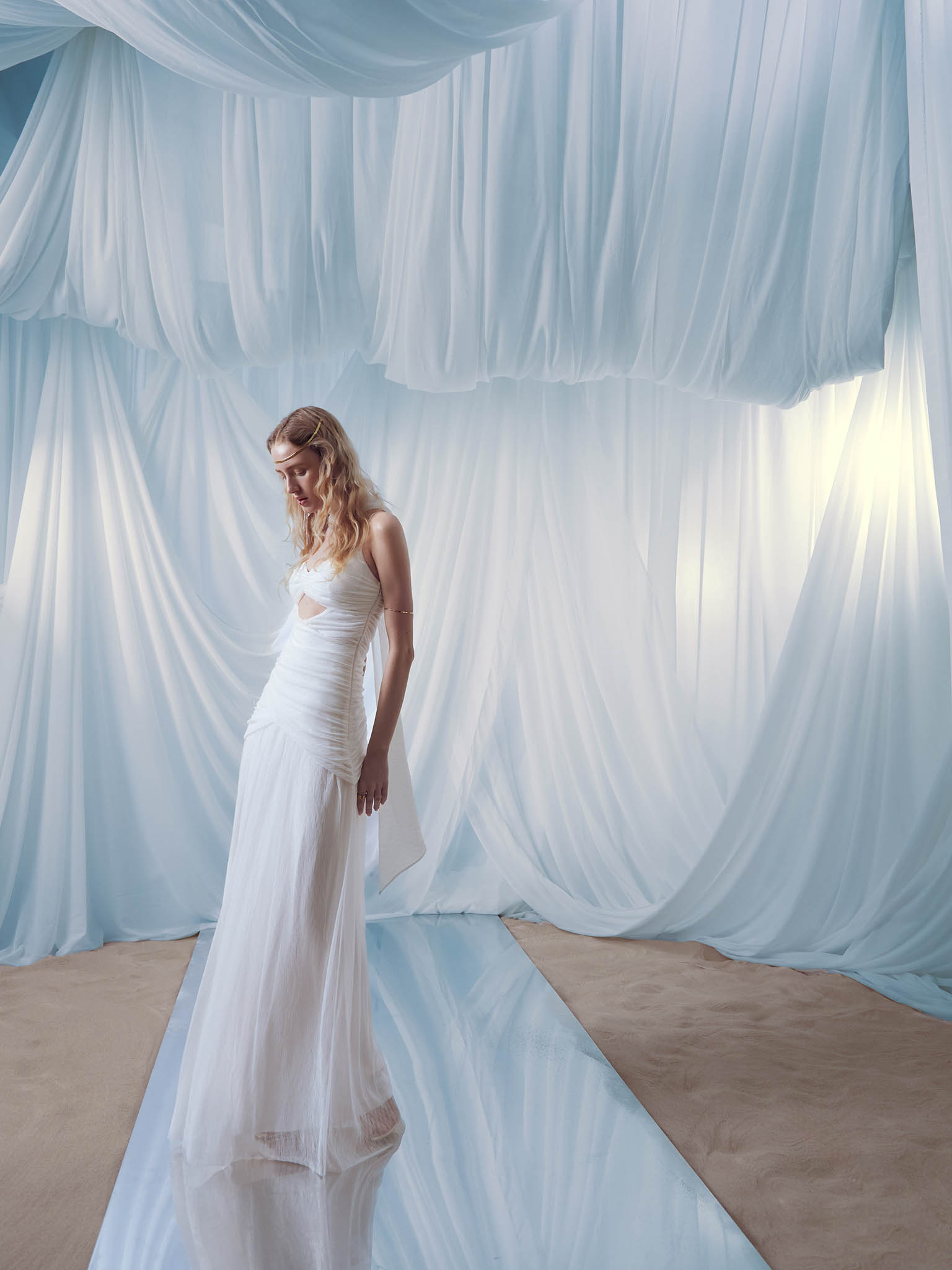 Maxi dress in crinkled chiffon with a scarf