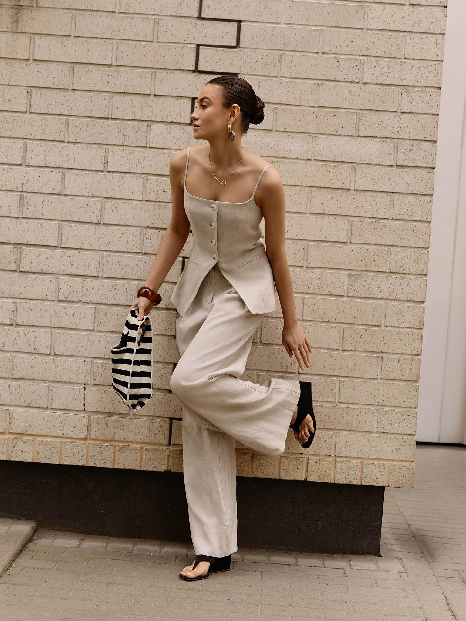 Oberteil aus Leinen mit großen Knöpfen