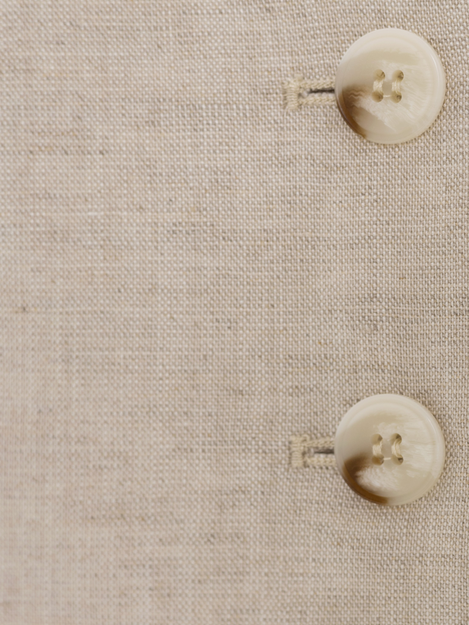 Oberteil aus Leinen mit großen Knöpfen