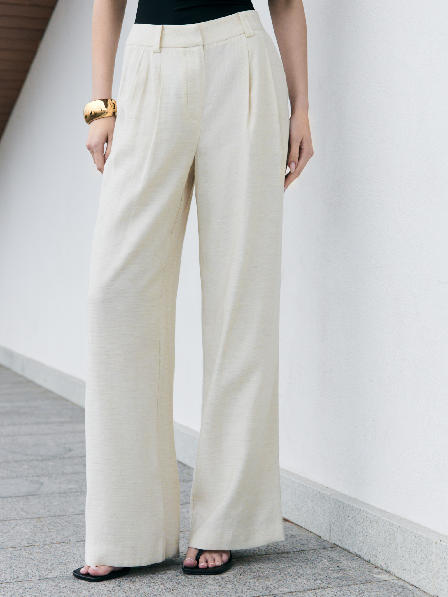 Textured loose trousers