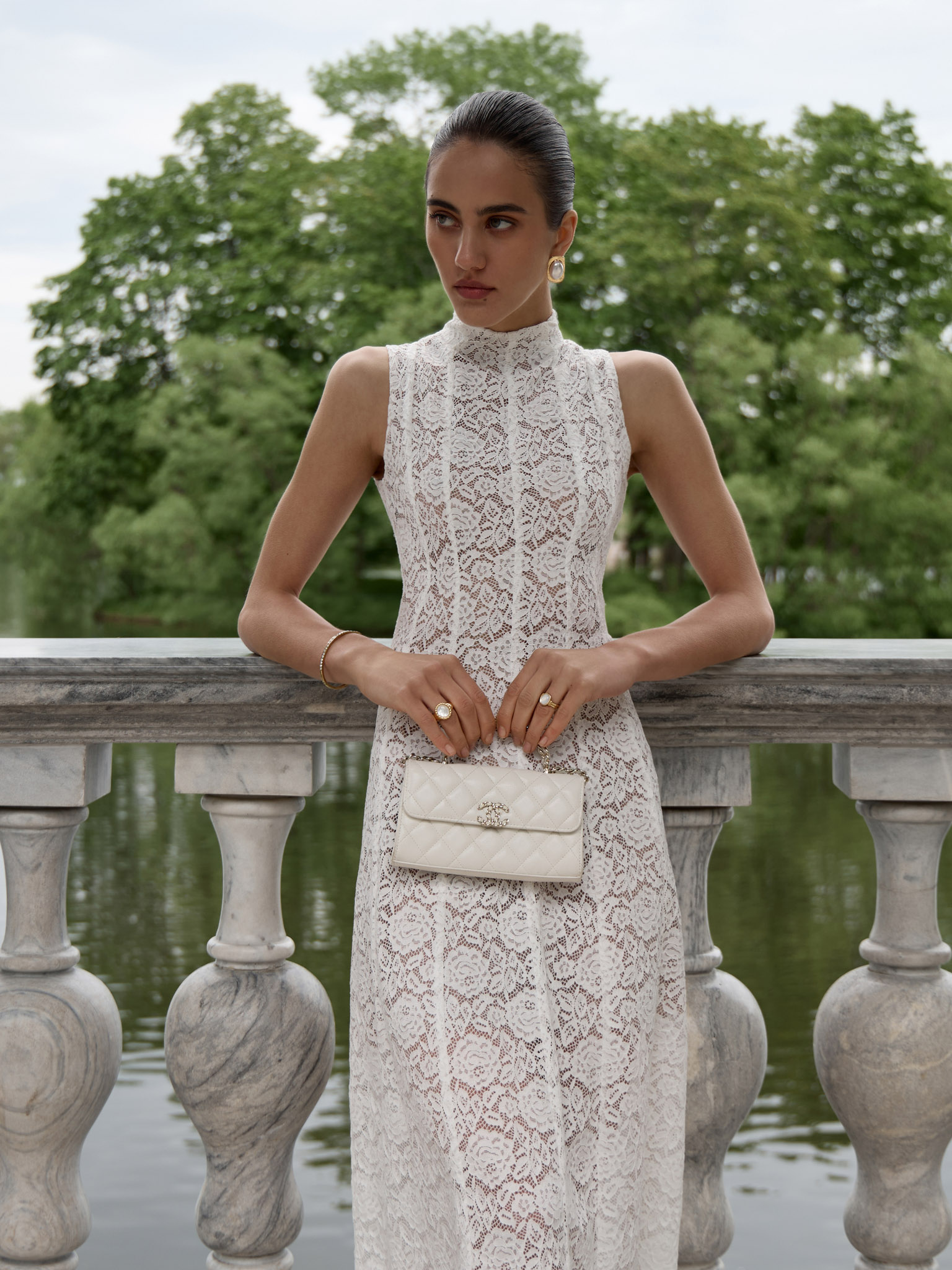 Платье миди из гипюра с высоким воротником