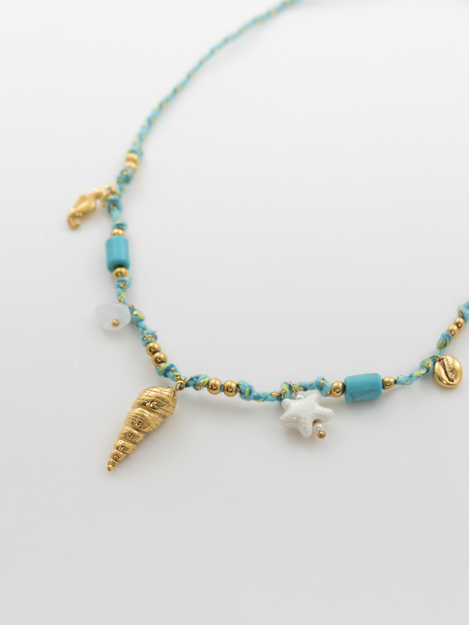 Яркое колье с морским декором